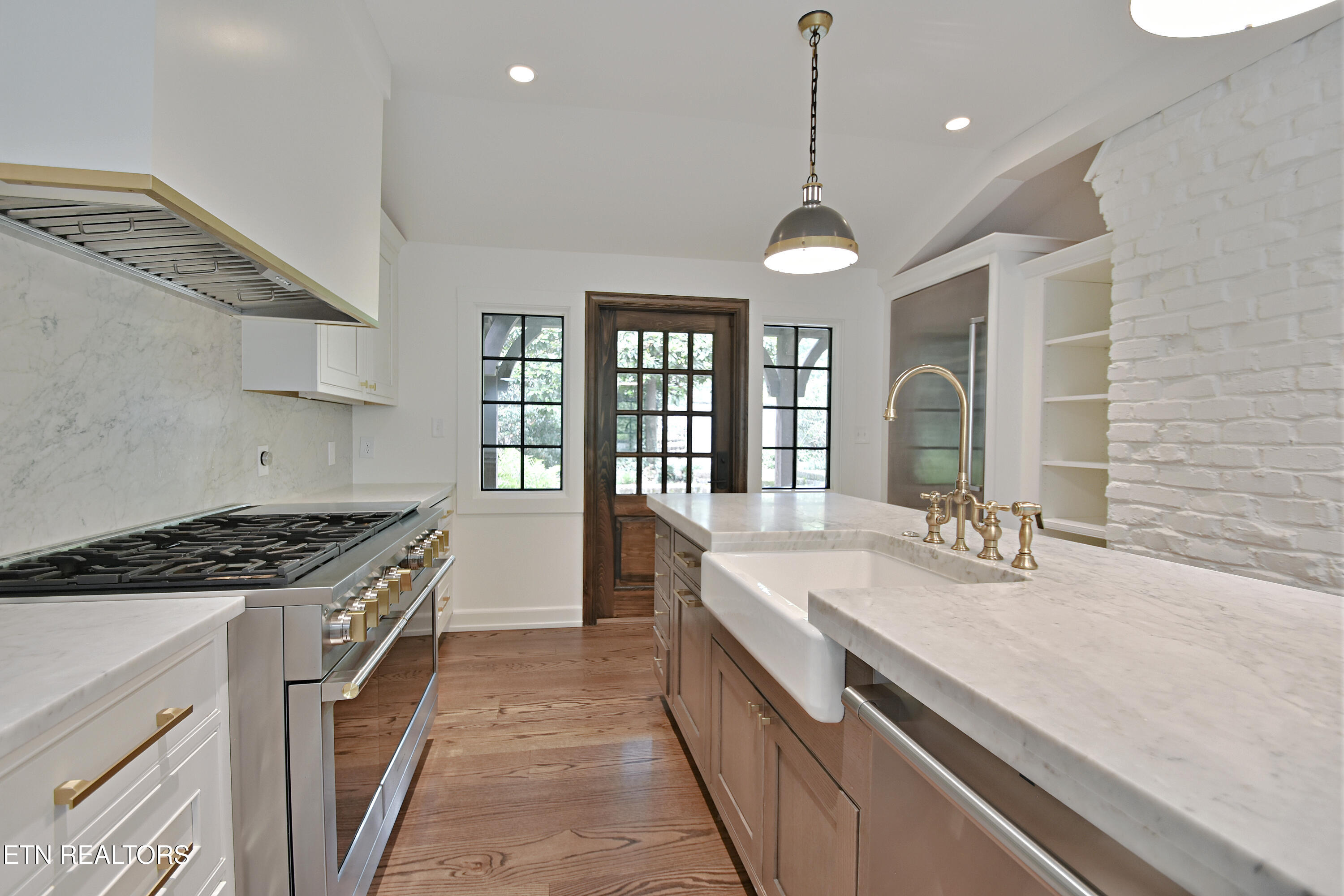 2221 Cherokee Blvd Property Photo 15