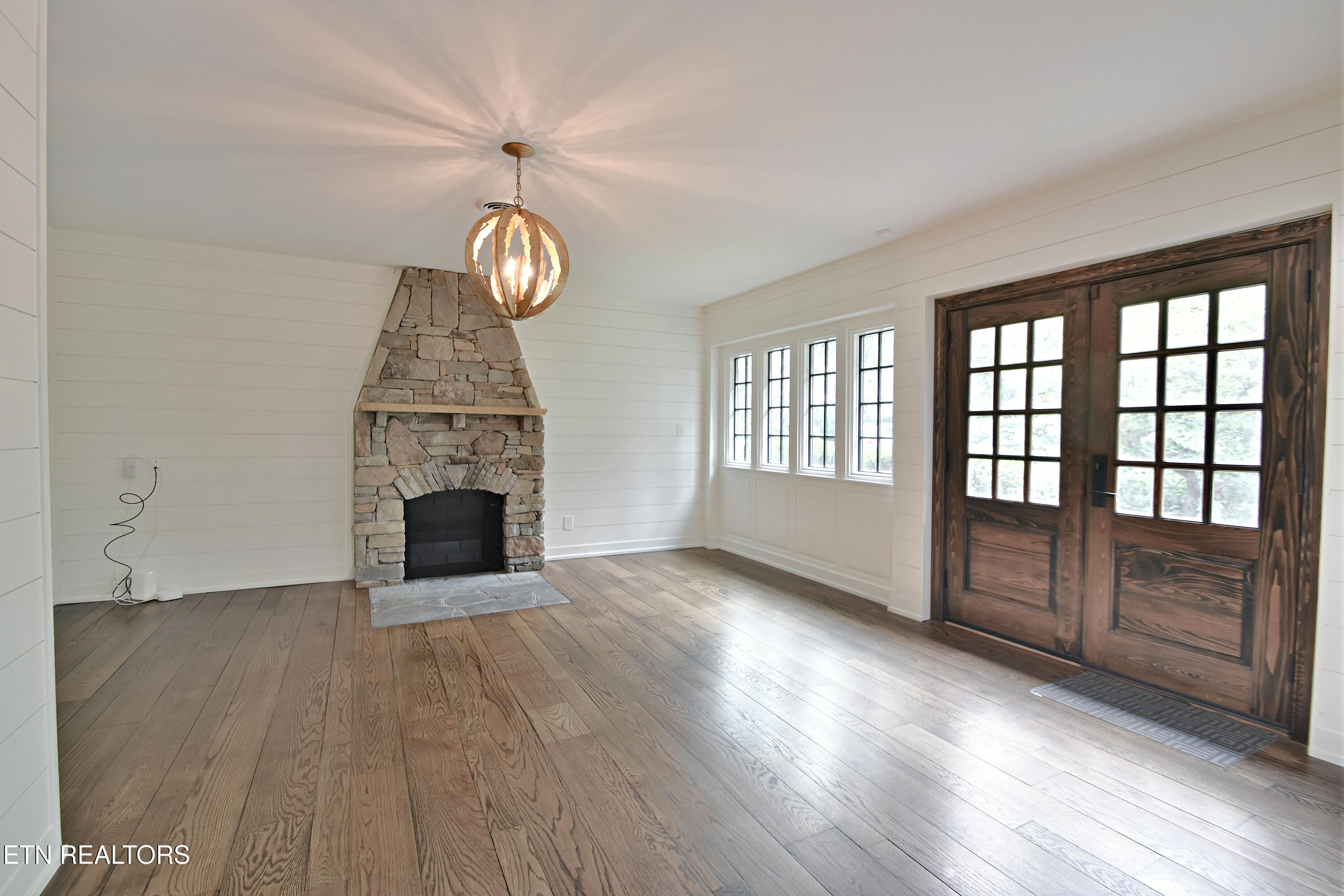 2221 Cherokee Blvd Property Photo 18