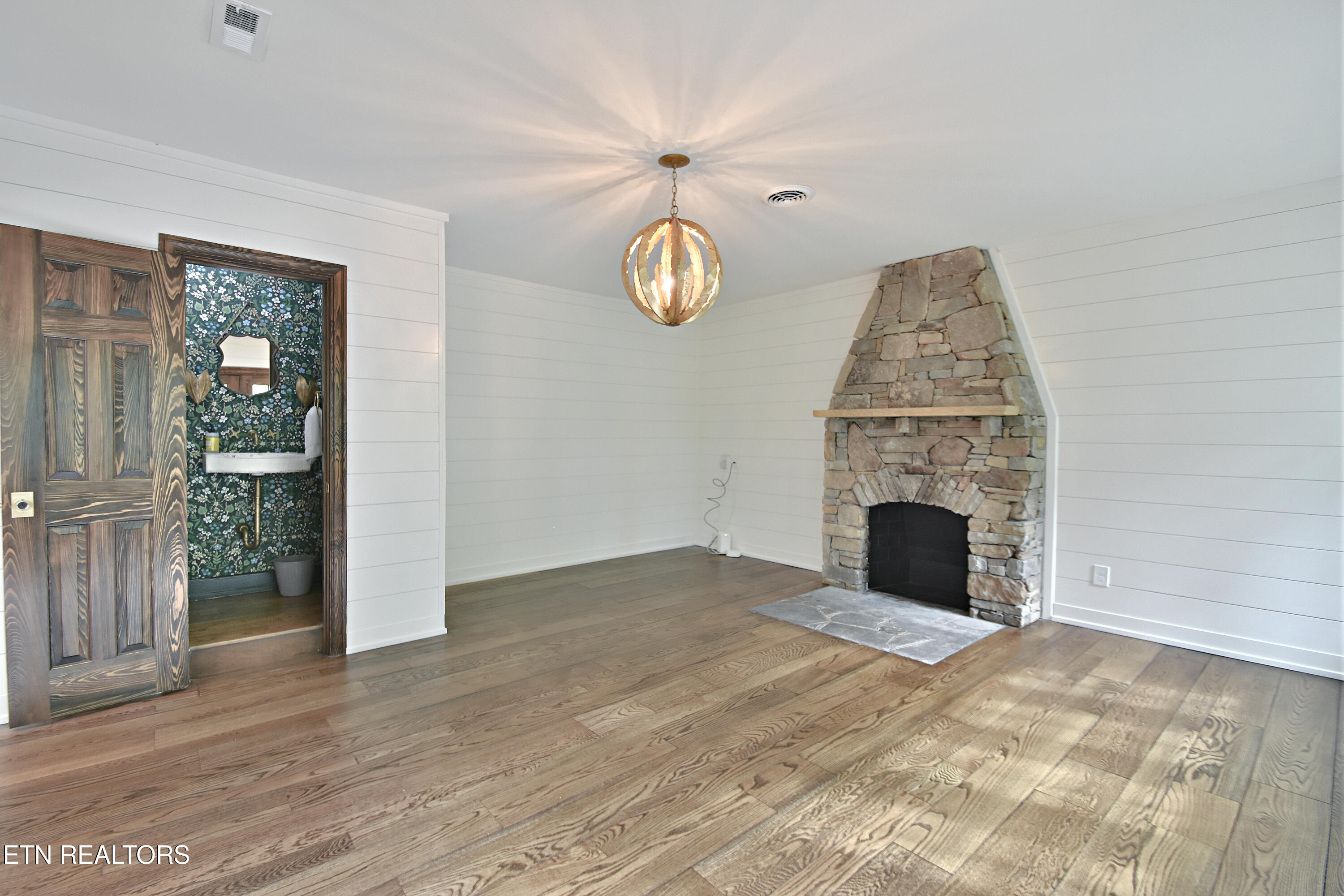 2221 Cherokee Blvd Property Photo 19