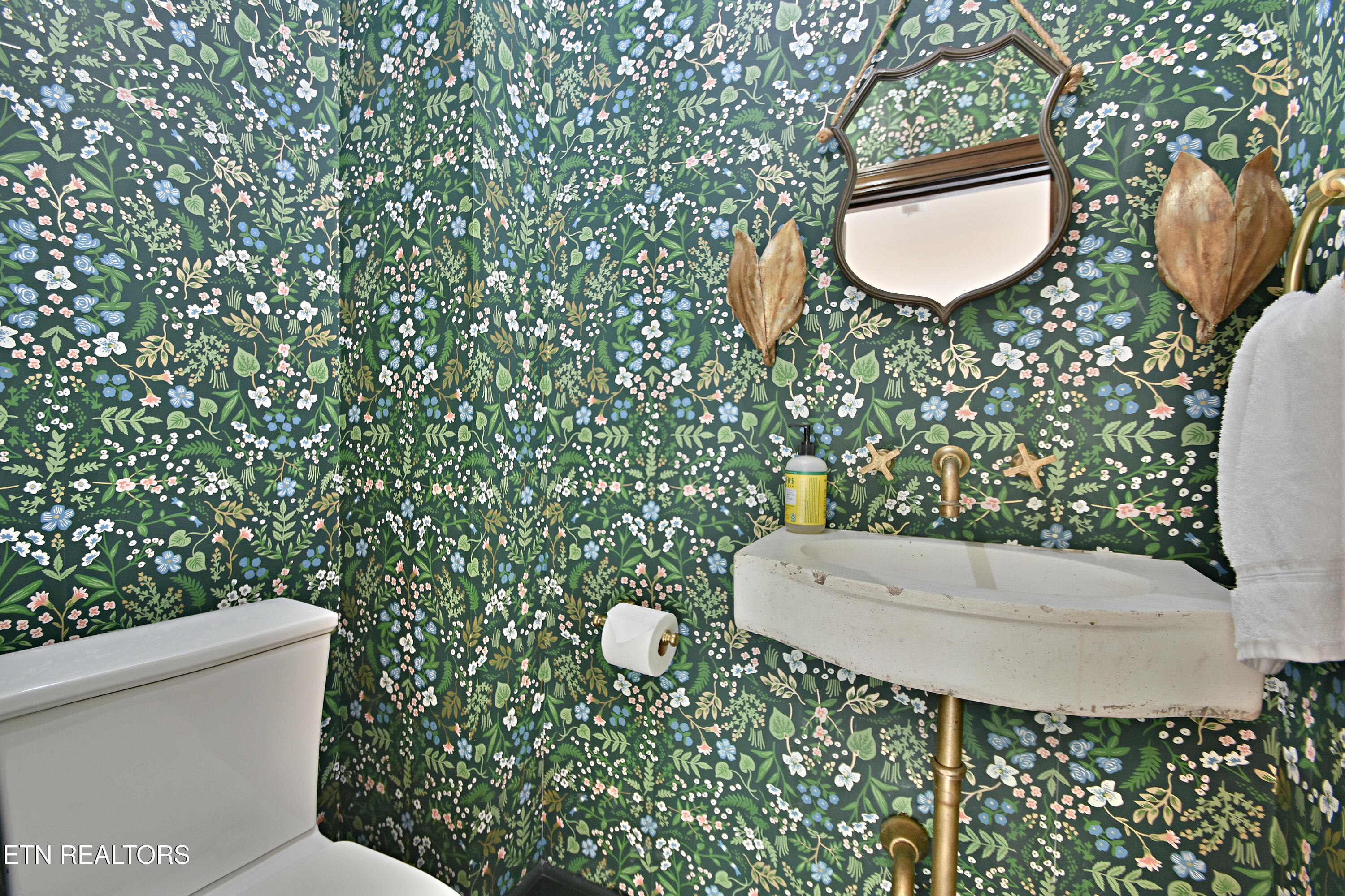 2221 Cherokee Blvd Property Photo 21