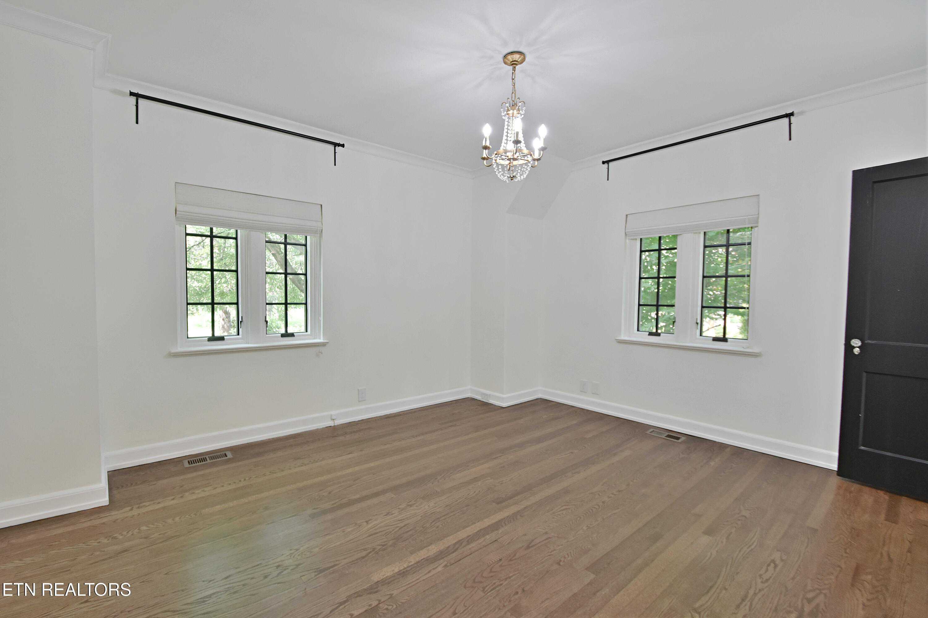2221 Cherokee Blvd Property Photo 22