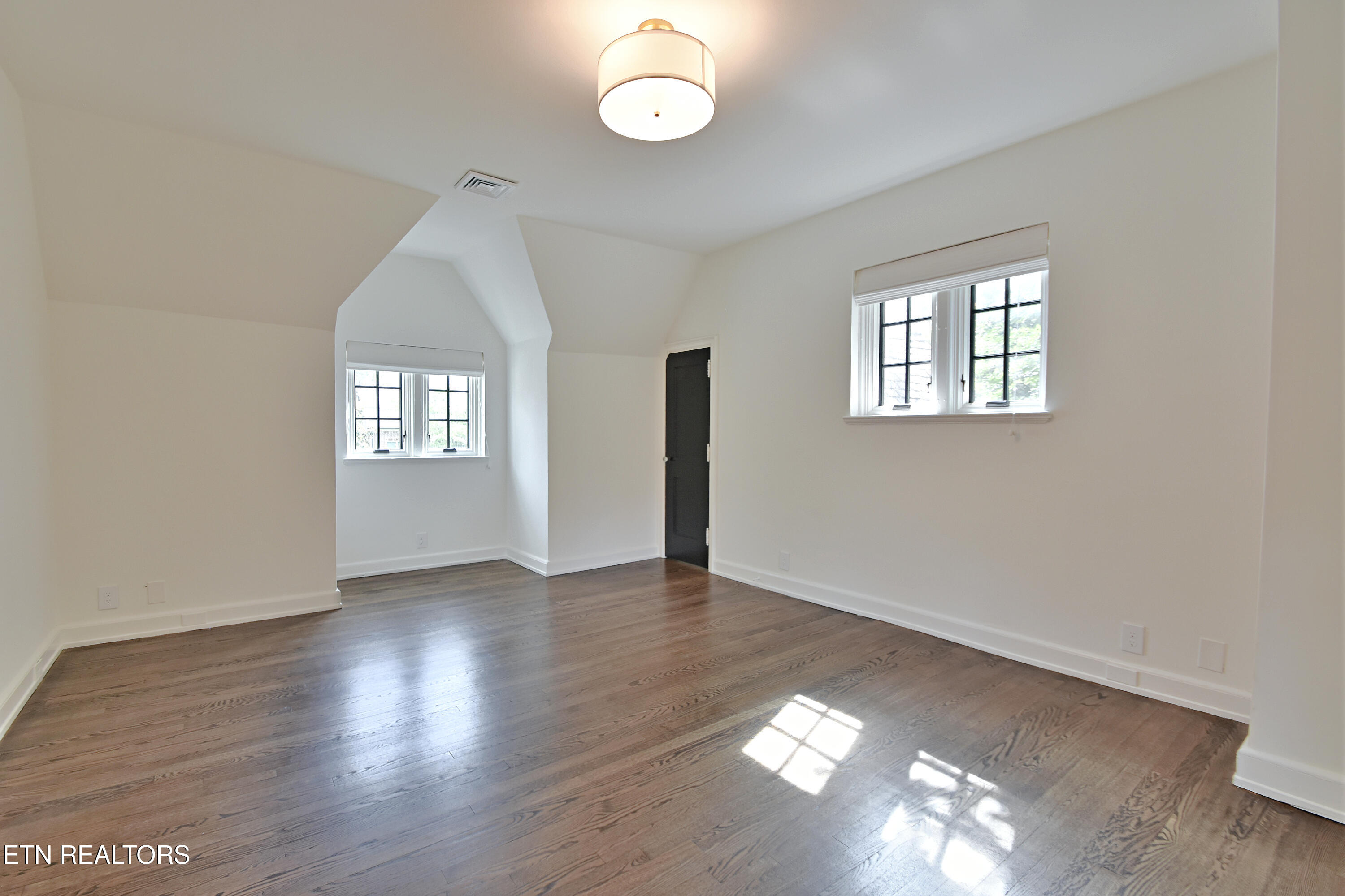 2221 Cherokee Blvd Property Photo 31