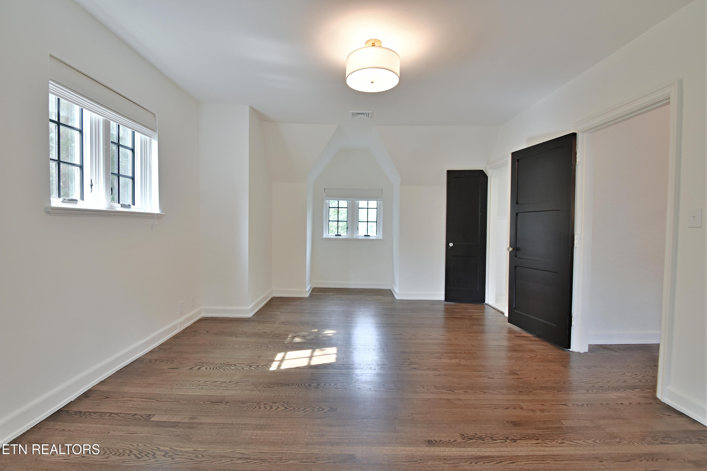 2221 Cherokee Blvd Property Photo 32