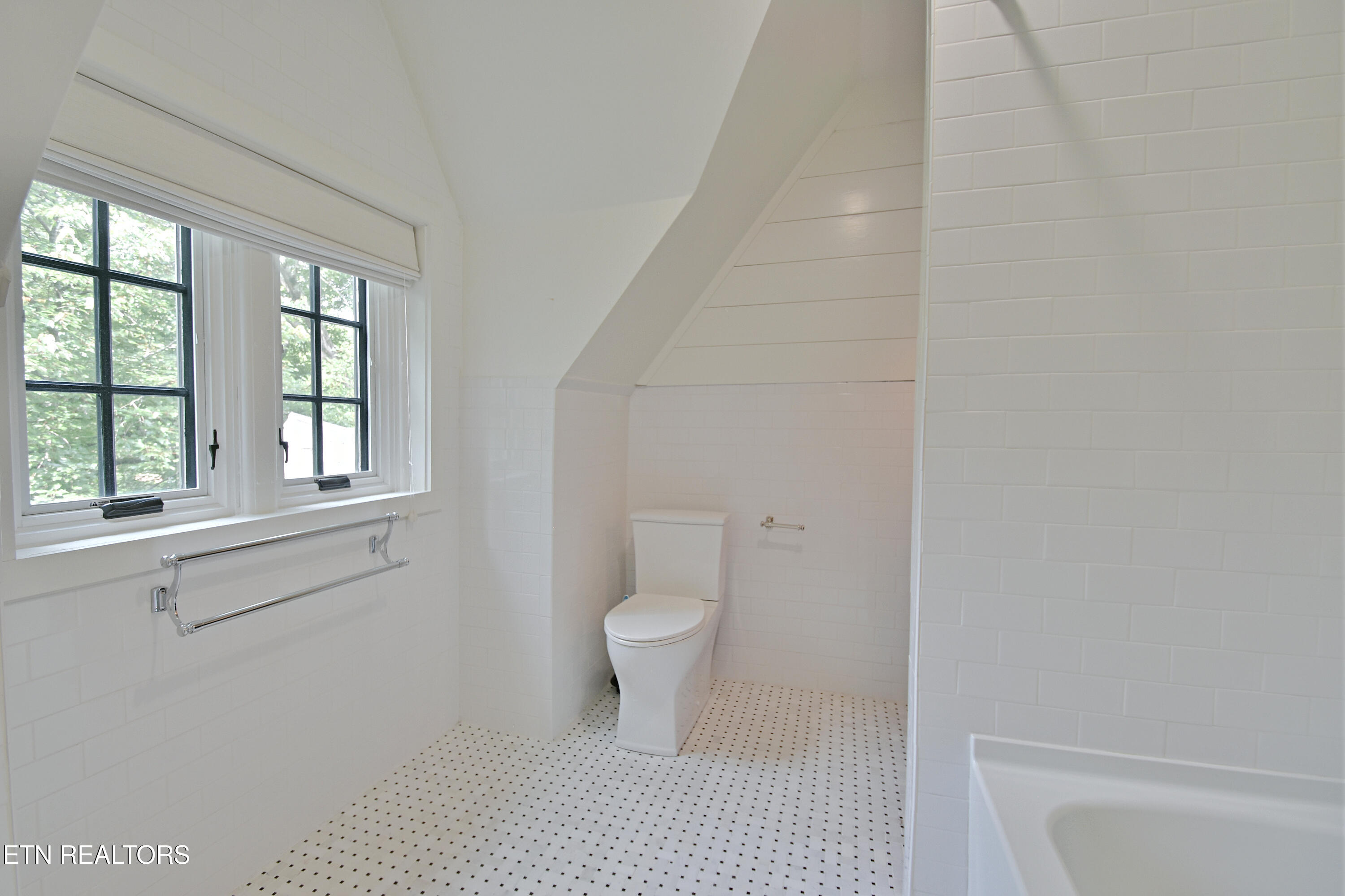 2221 Cherokee Blvd Property Photo 33