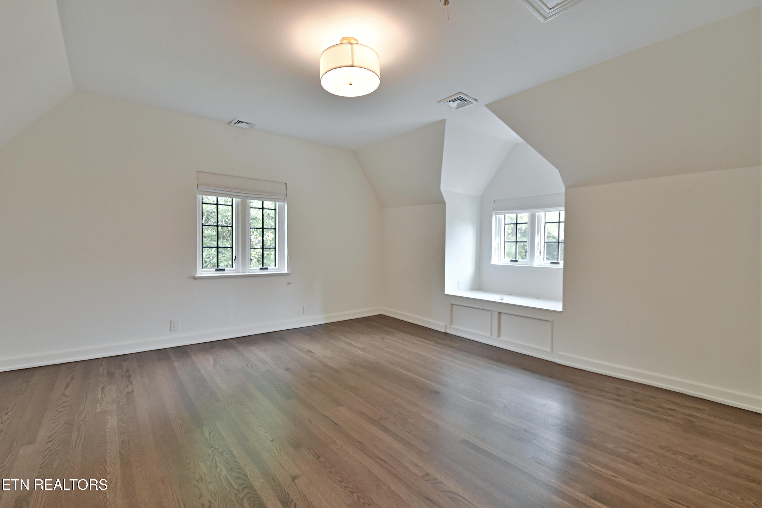 2221 Cherokee Blvd Property Photo 35