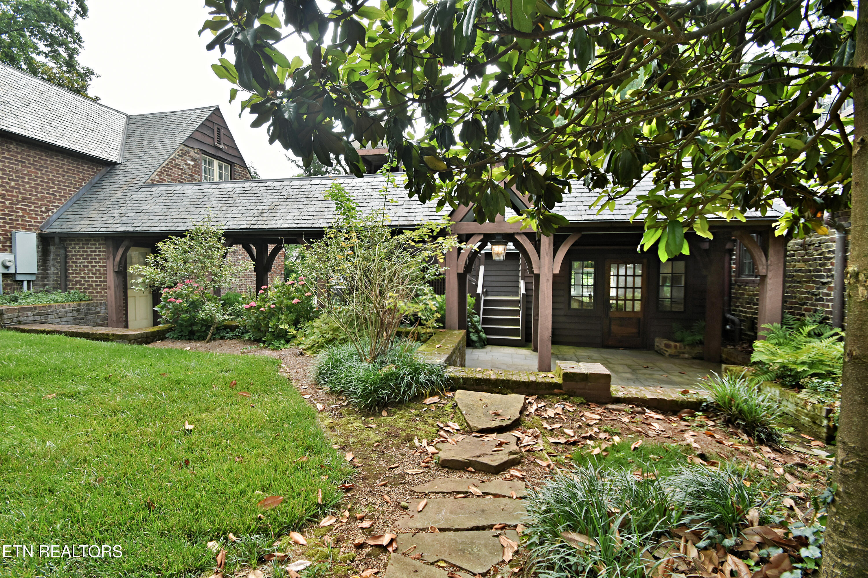 2221 Cherokee Blvd Property Photo 40