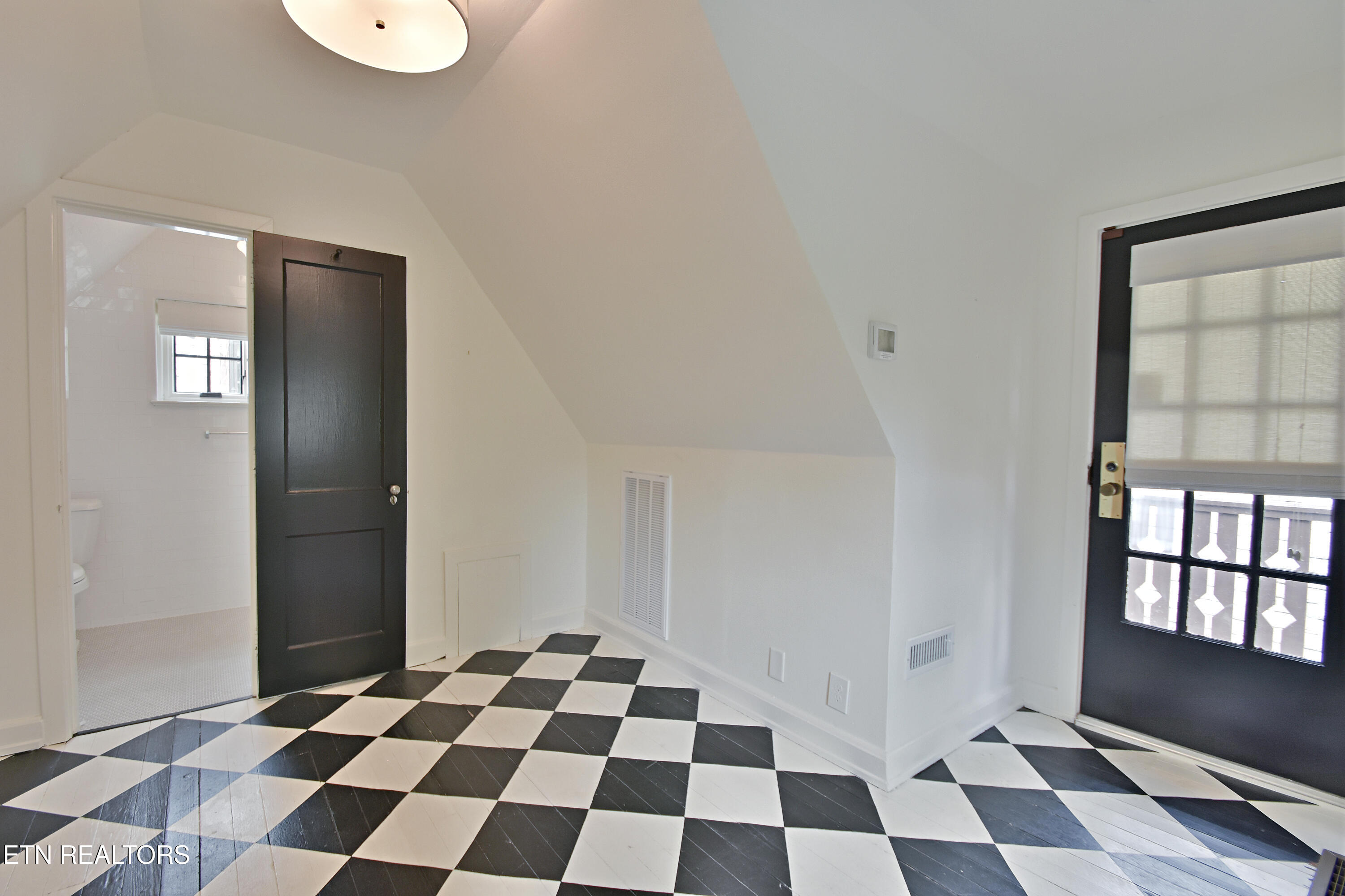 2221 Cherokee Blvd Property Photo 42