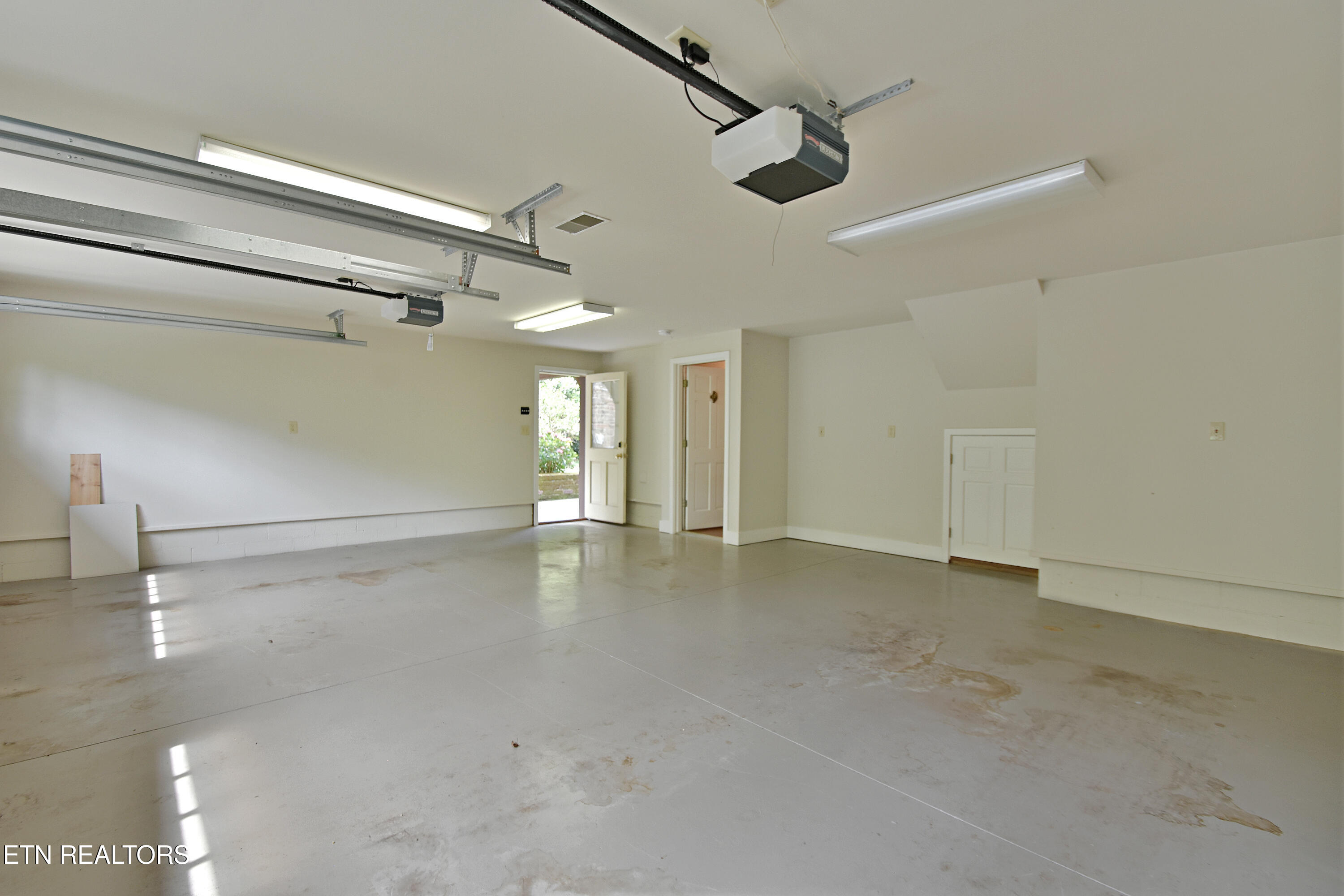 2221 Cherokee Blvd Property Photo 45