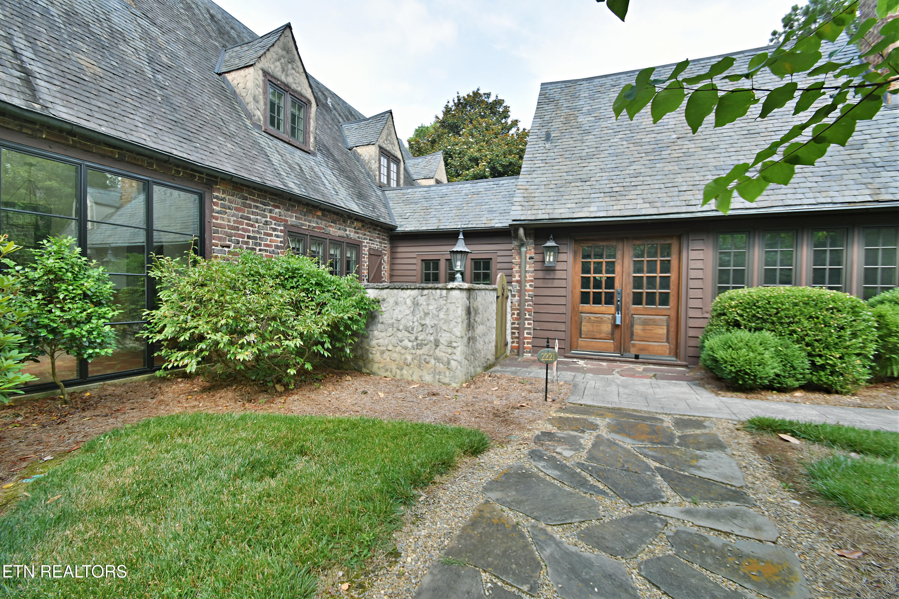2221 Cherokee Blvd Property Photo 52