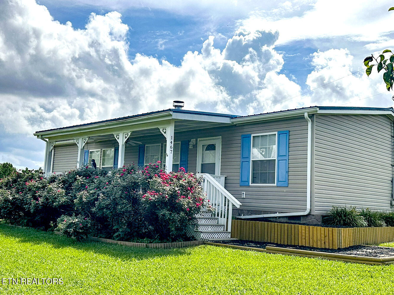 1467 Squire Fox Rd Property Photo 2