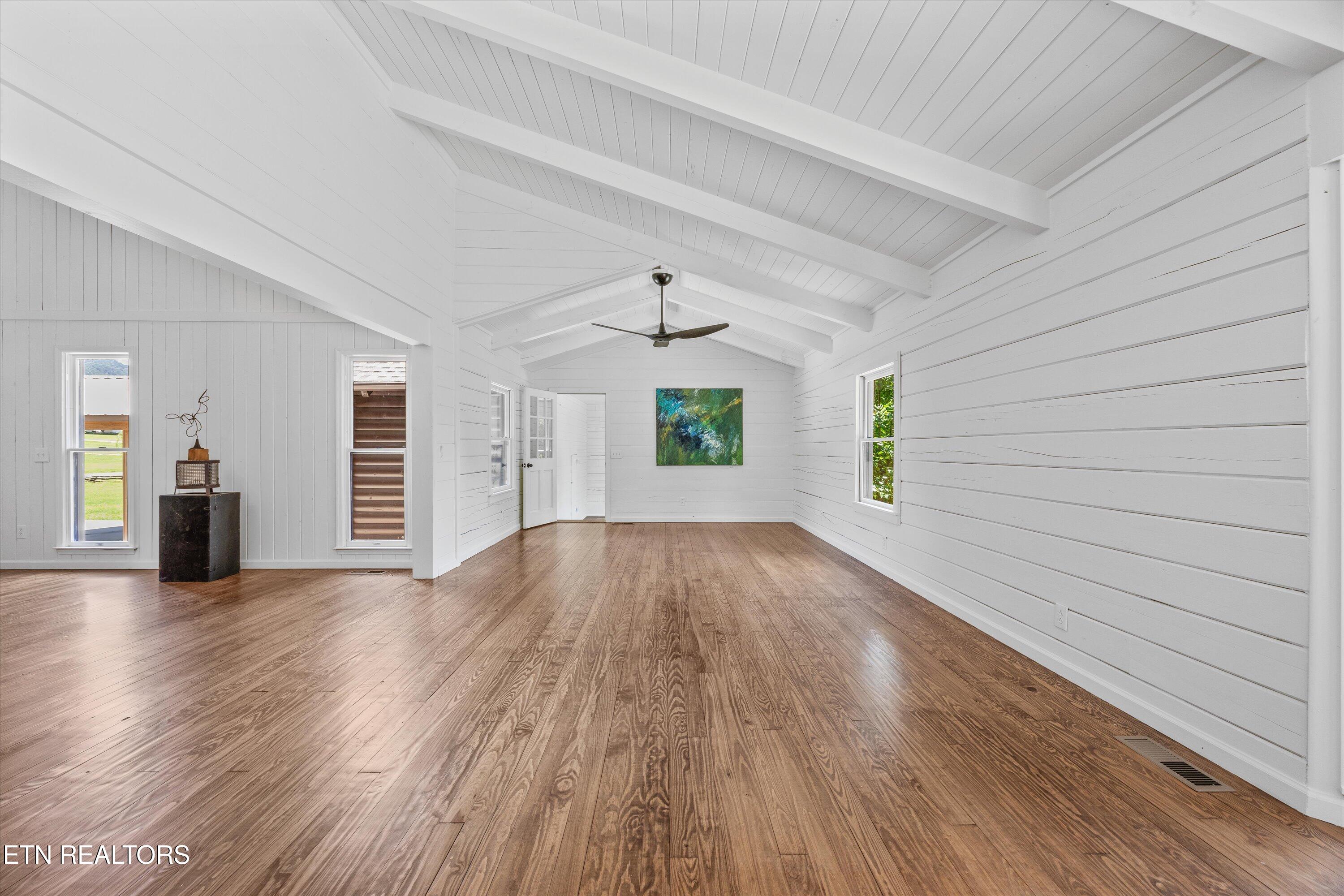 284 Savannah Shores Drive Property Photo 18