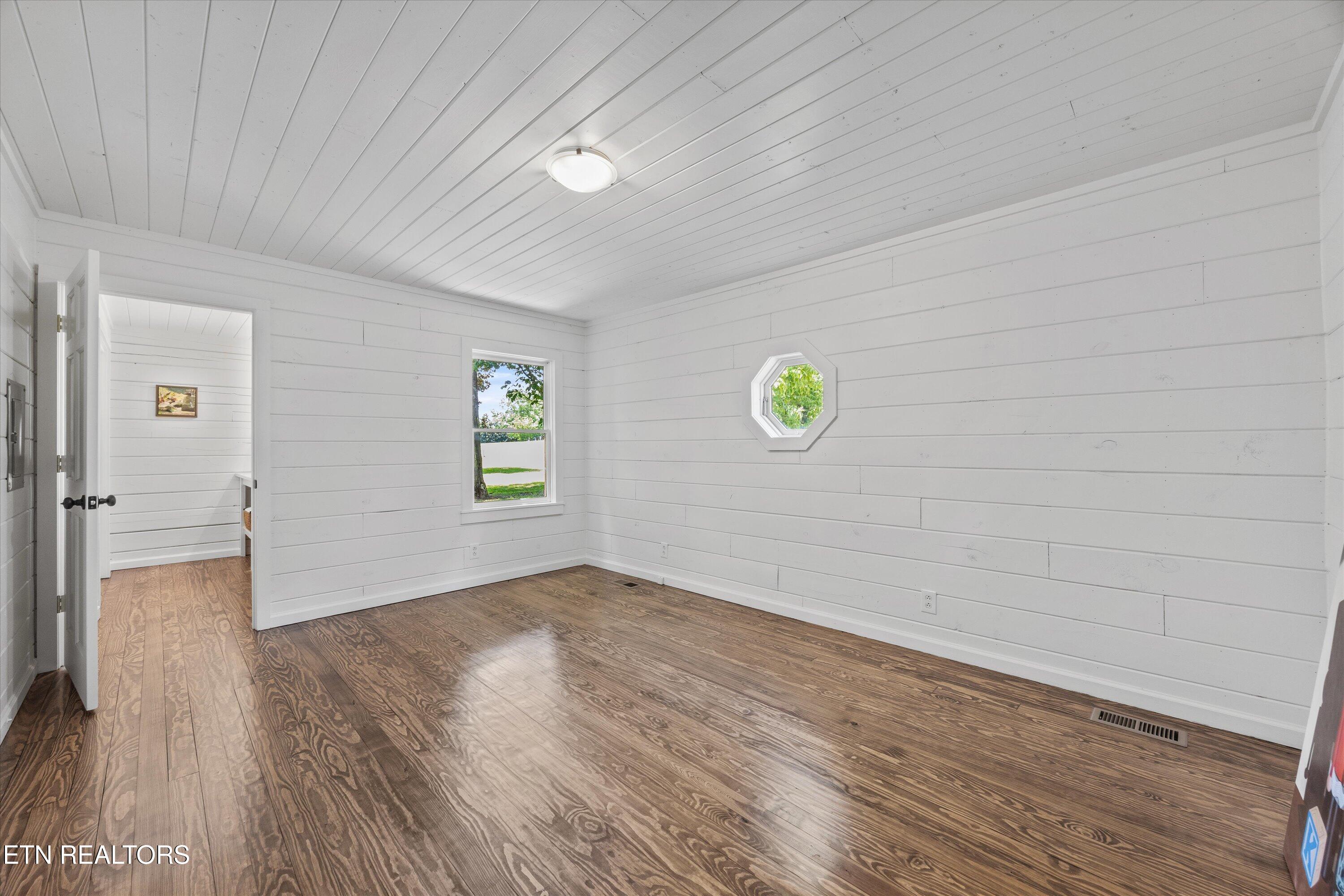 284 Savannah Shores Drive Property Photo 23