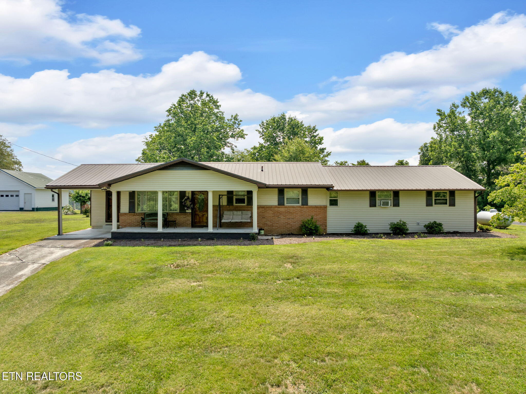 120 Squirrel Hill Rd Property Photo 1