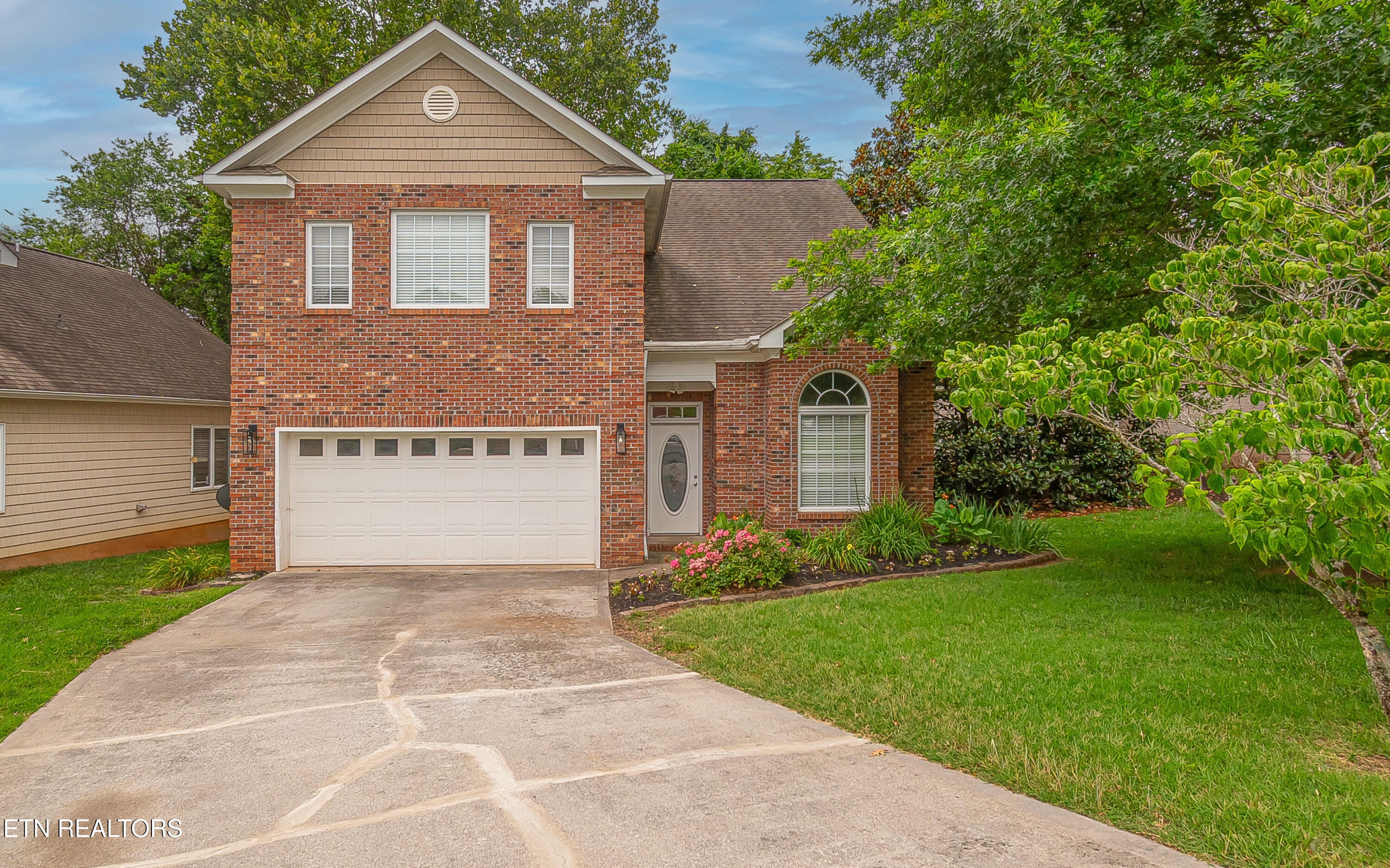 933 Gothic Manor Way Property Photo 1