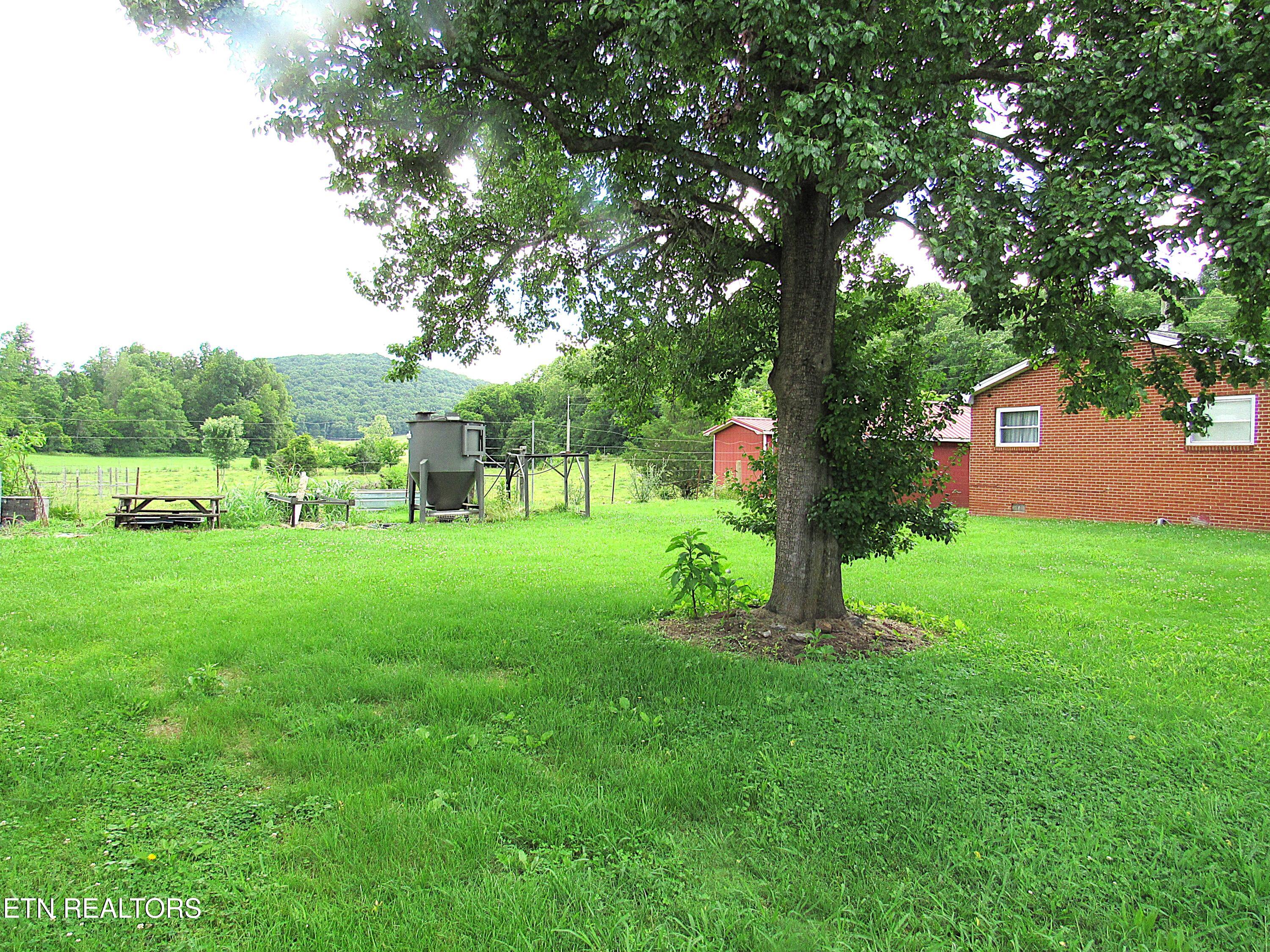 2010 Rocky Valley Rd Property Photo 4