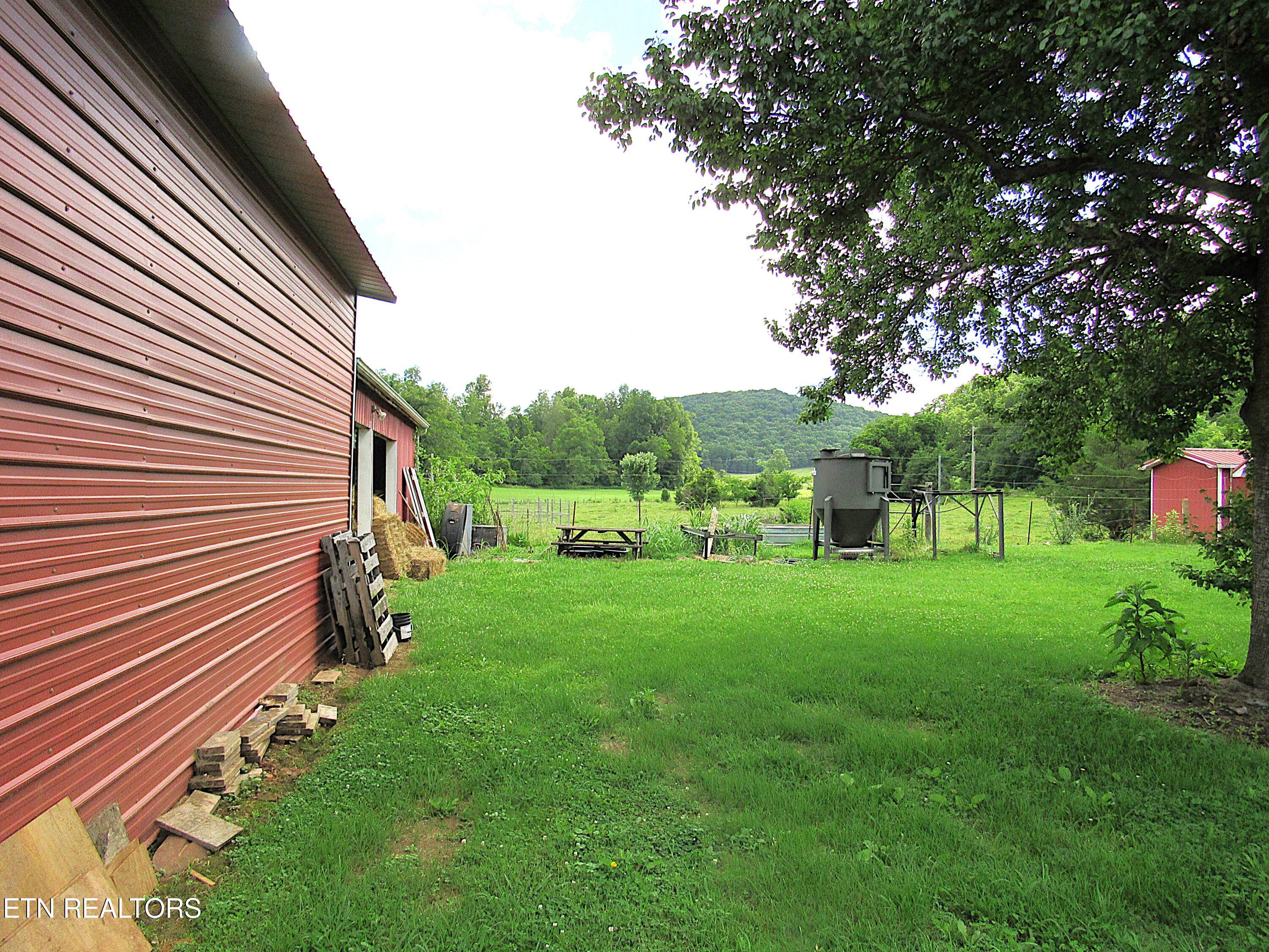 2010 Rocky Valley Rd Property Photo 5