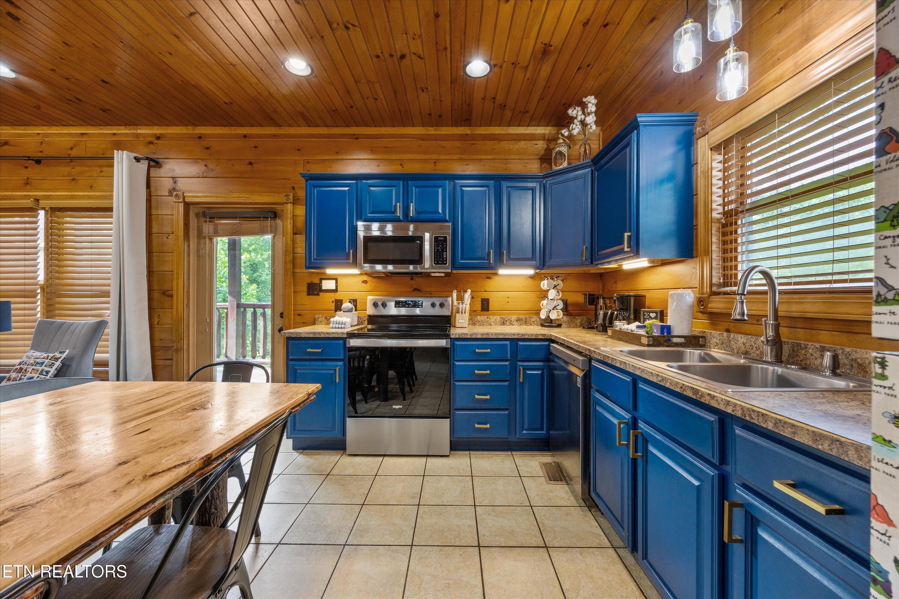 808 Great Smoky Way Property Photo 8