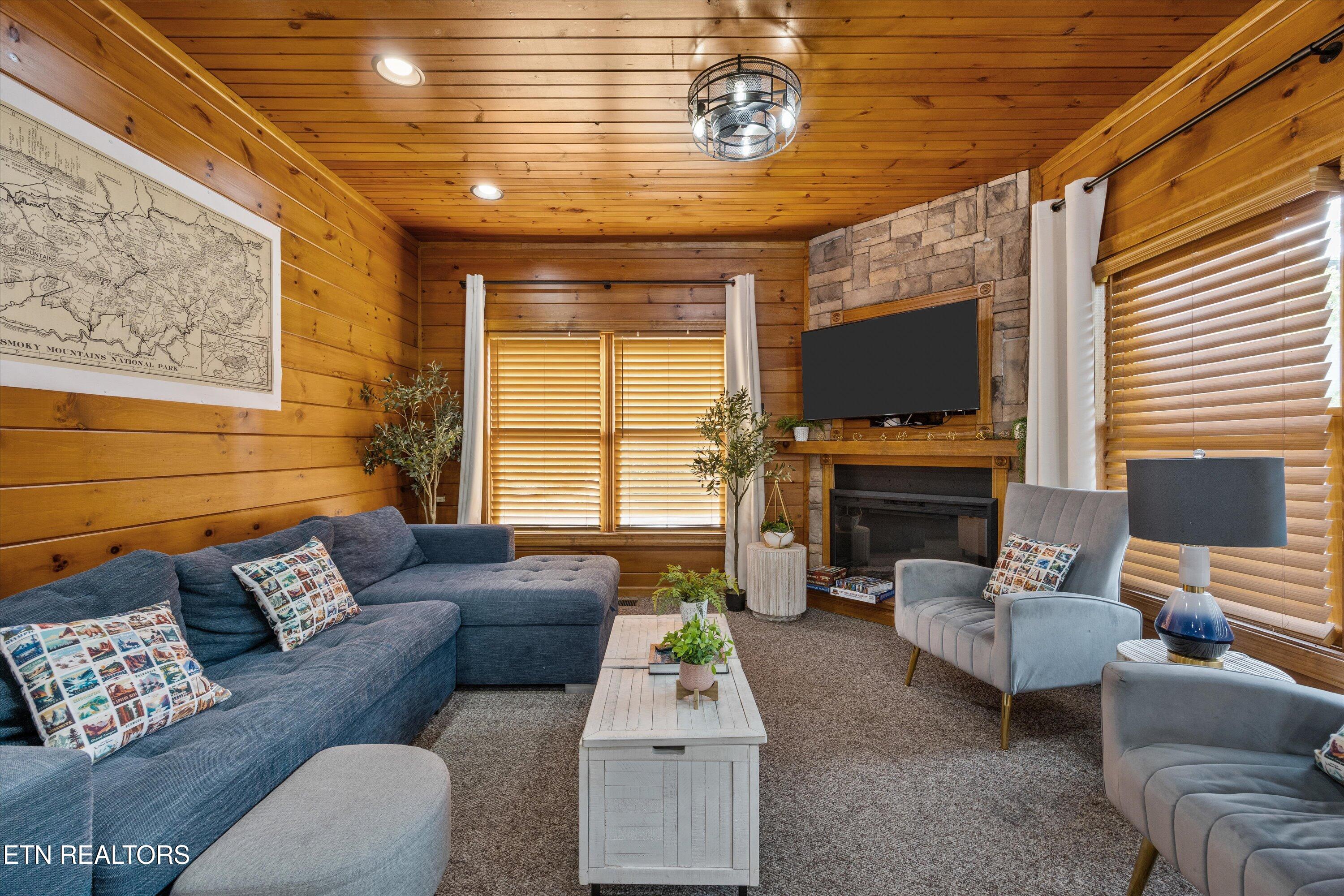 808 Great Smoky Way Property Photo 11