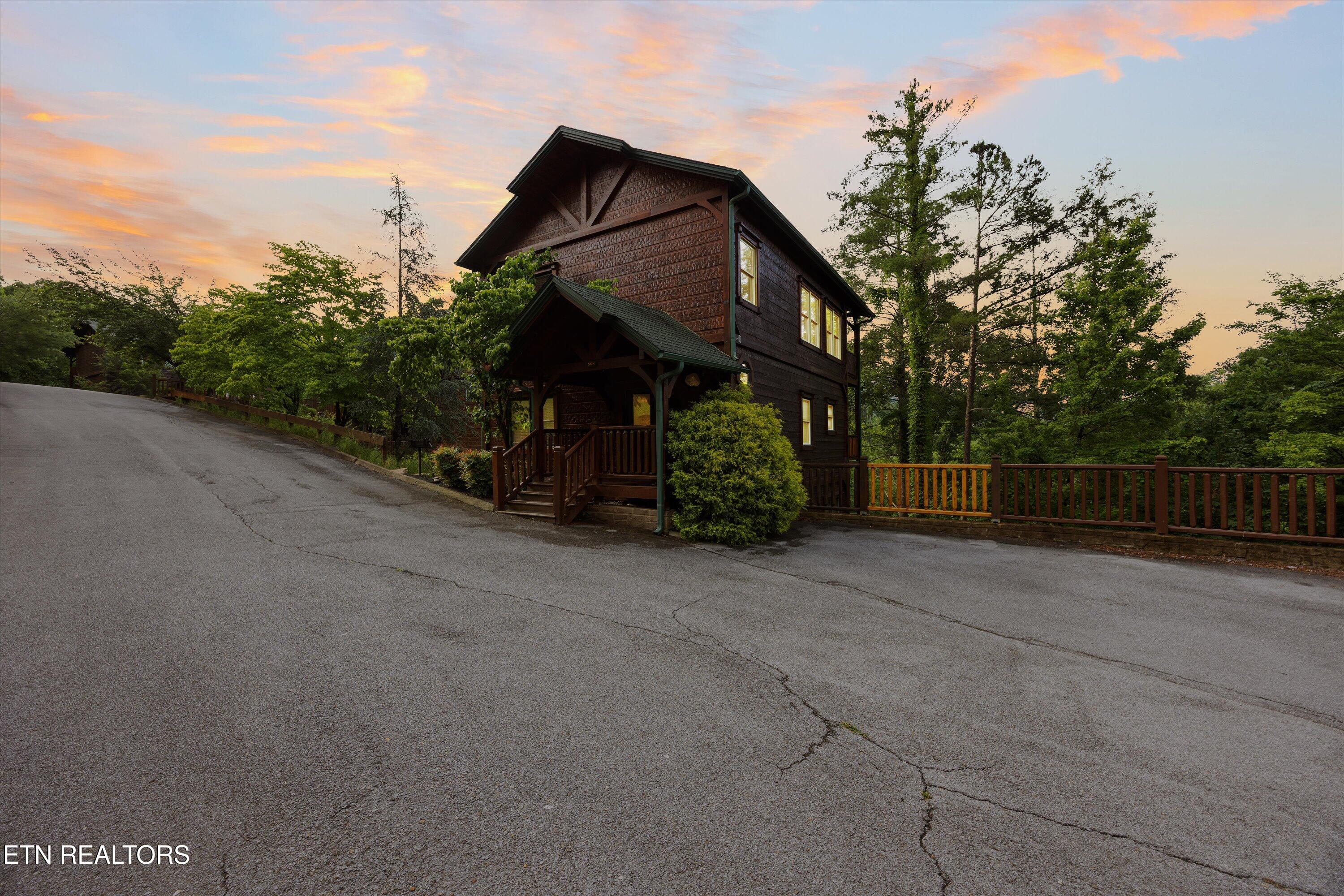 808 Great Smoky Way Property Photo 49