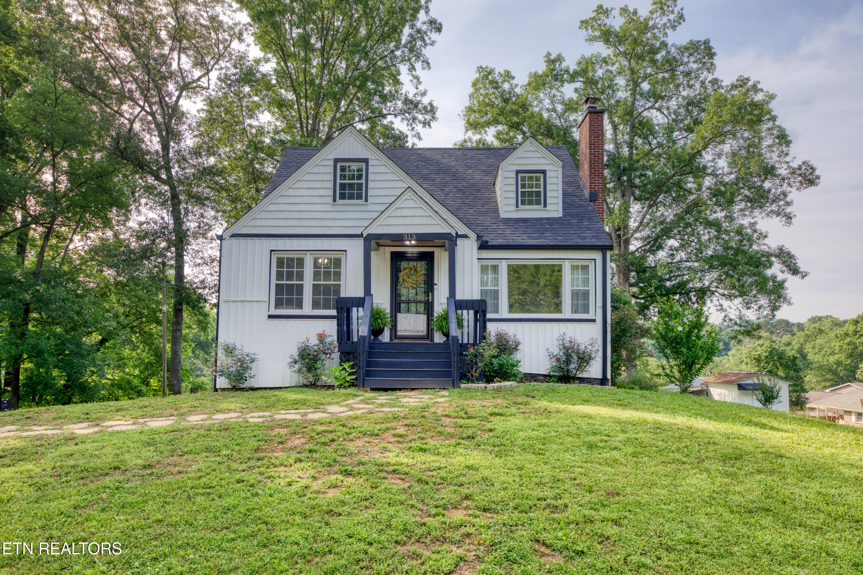 313 Edgewood Circle
