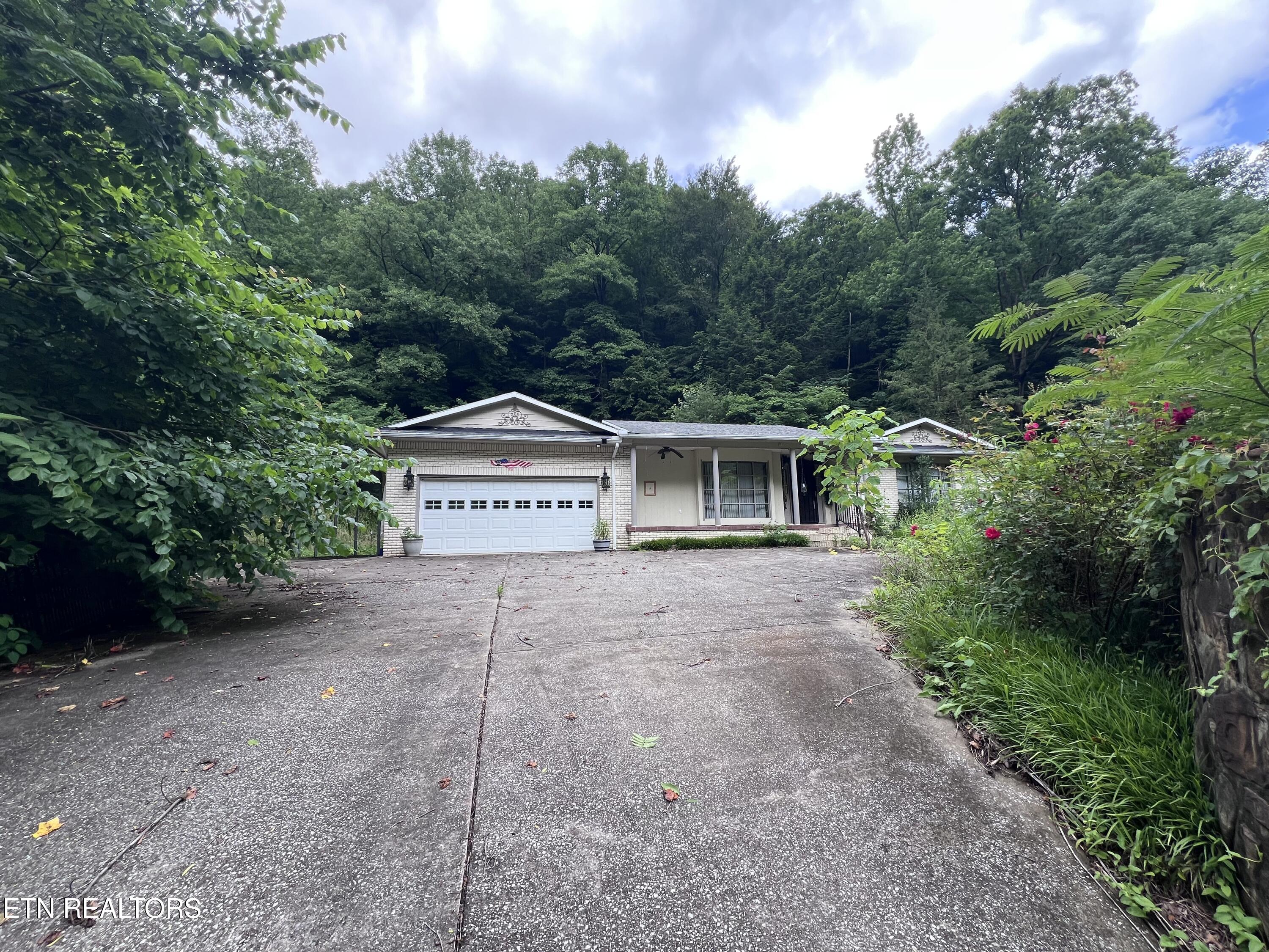 435 Simms Fork Rd Property Photo 1