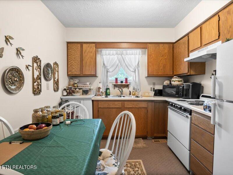 205 Ellison Rd Property Photo 36