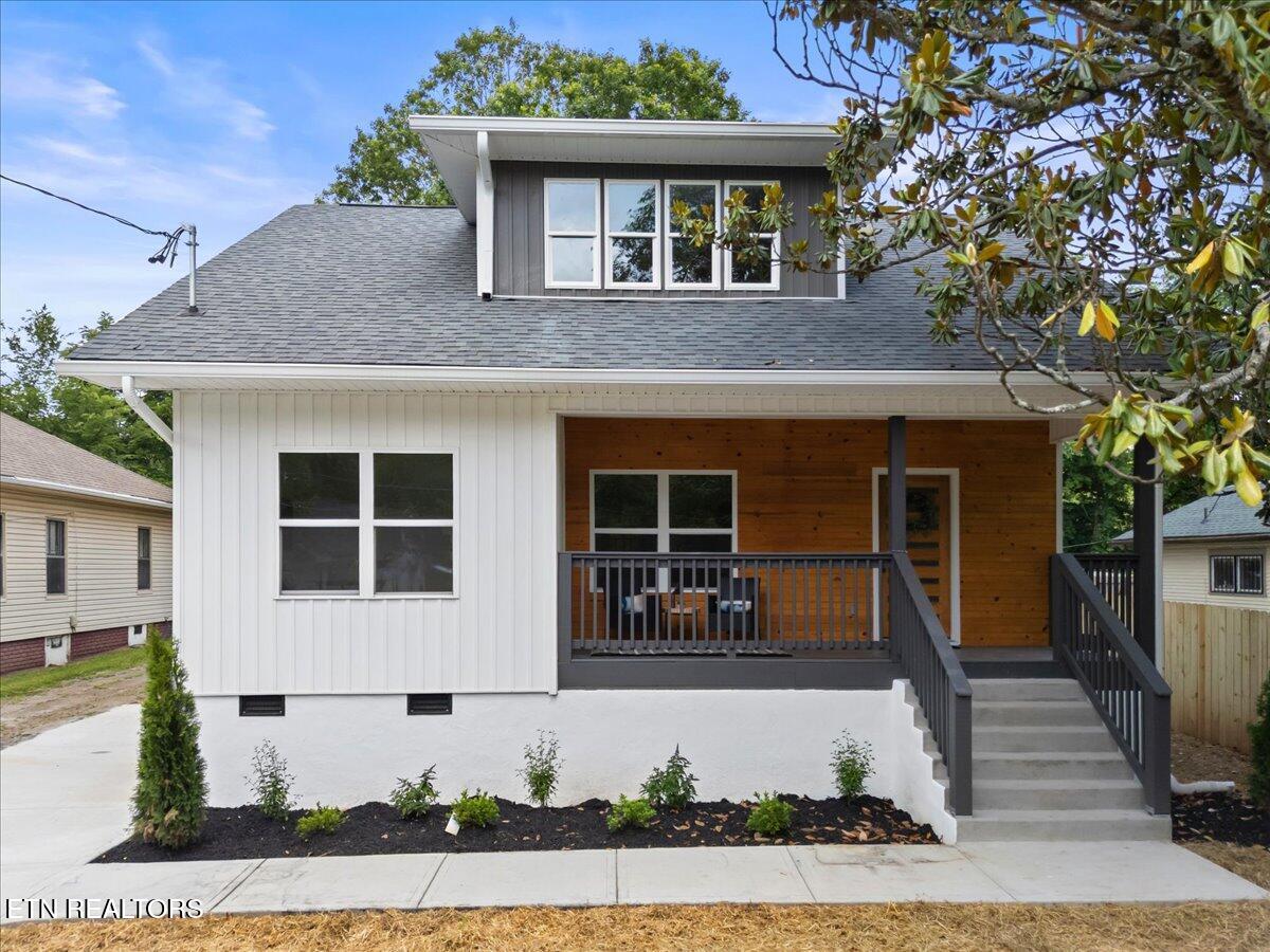 130 S Van Gilder St Property Photo 1
