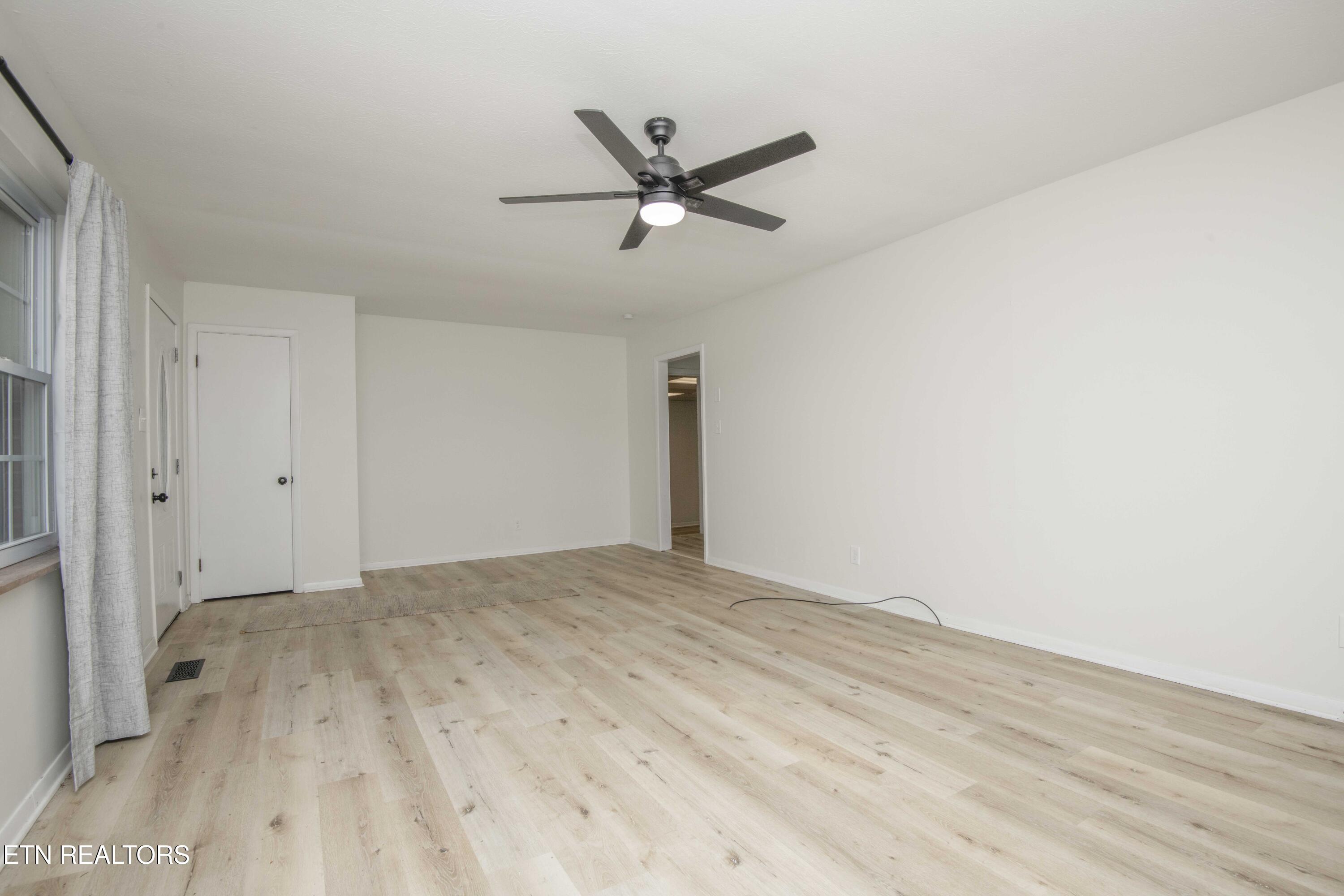 817 W Ridgecrest Drive Property Photo 4