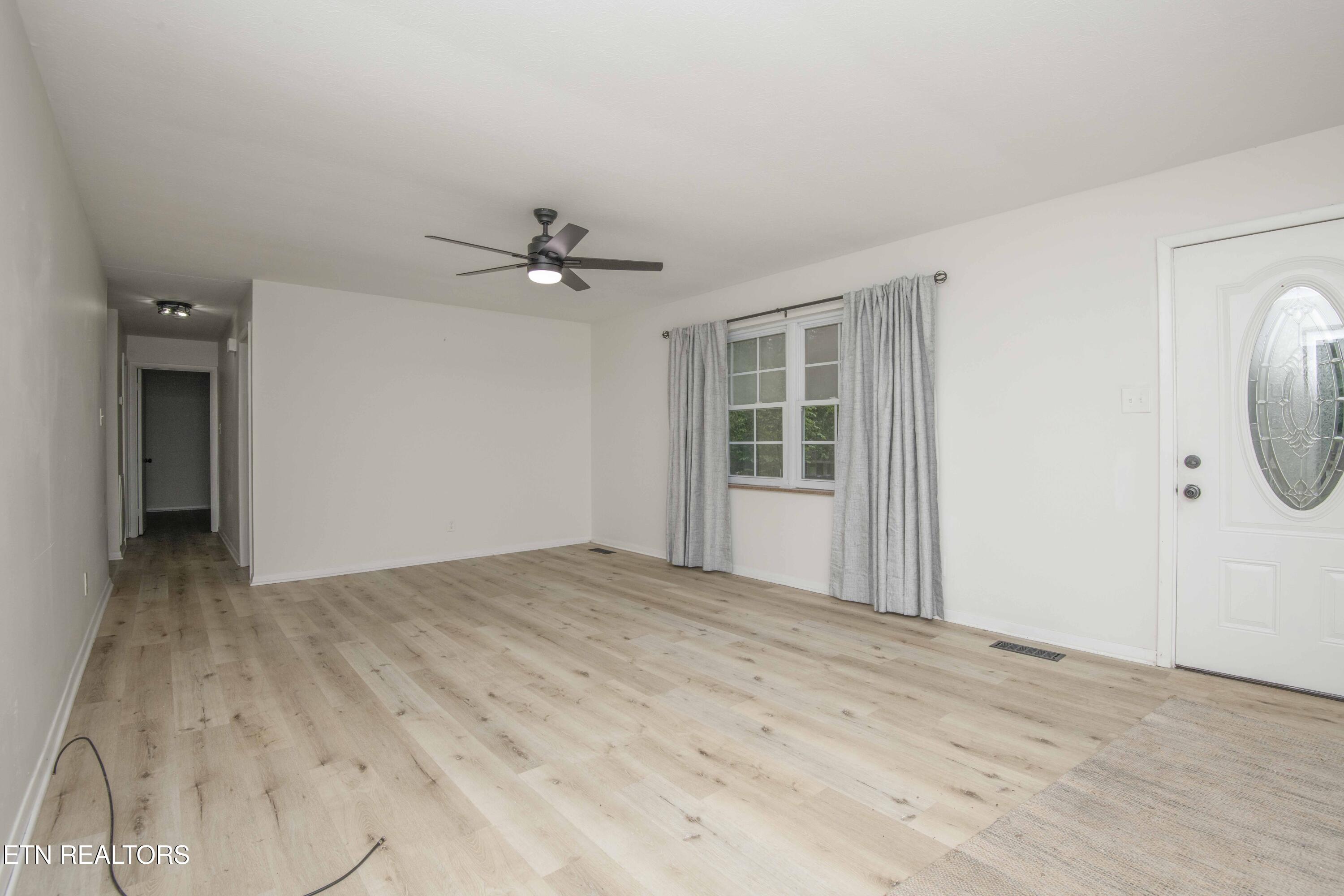 817 W Ridgecrest Drive Property Photo 5