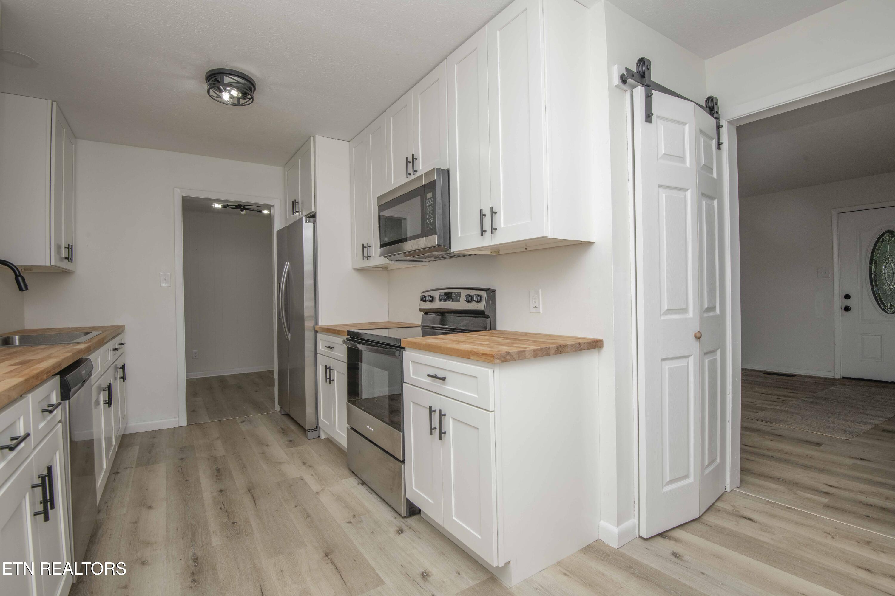 817 W Ridgecrest Drive Property Photo 6