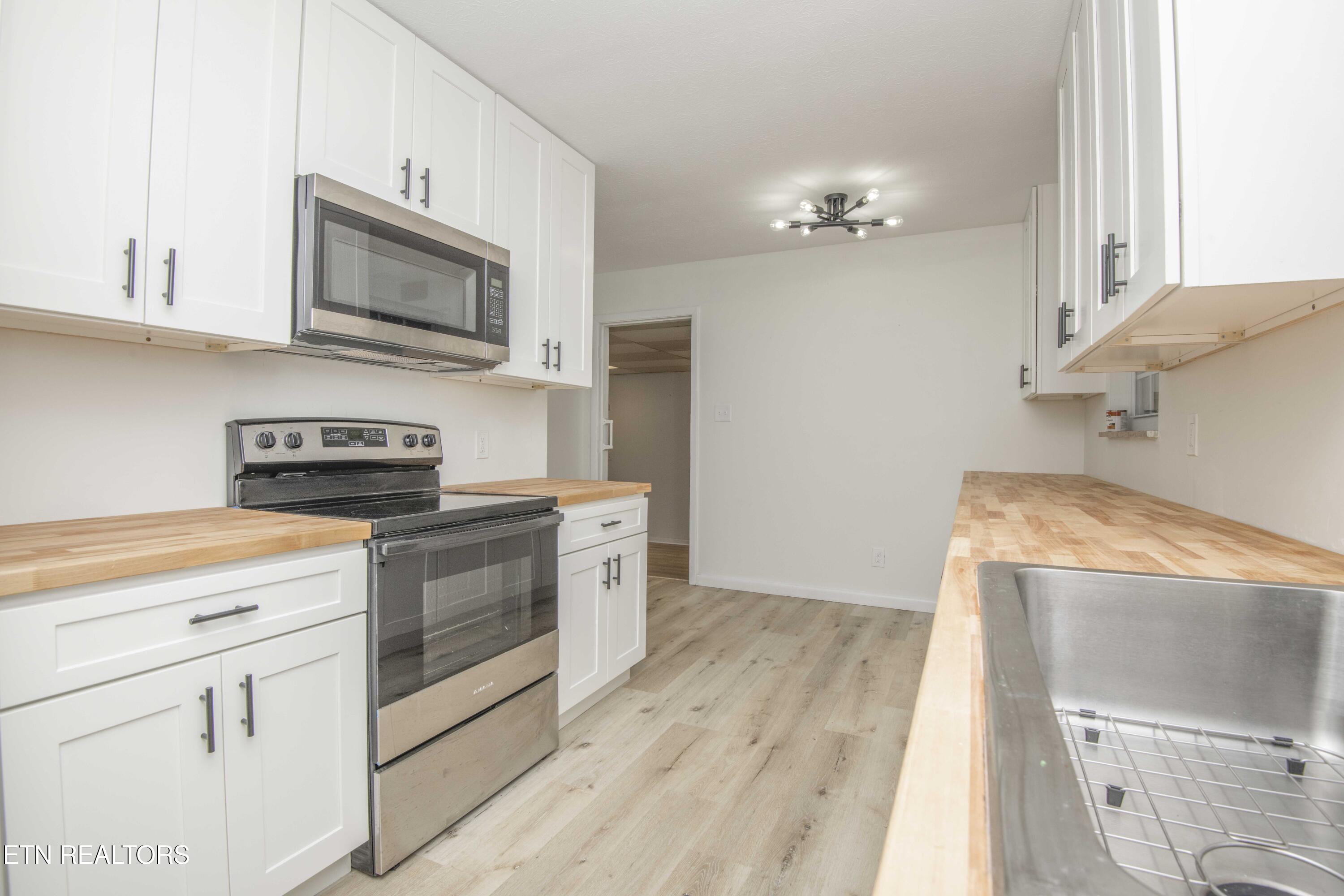 817 W Ridgecrest Drive Property Photo 7