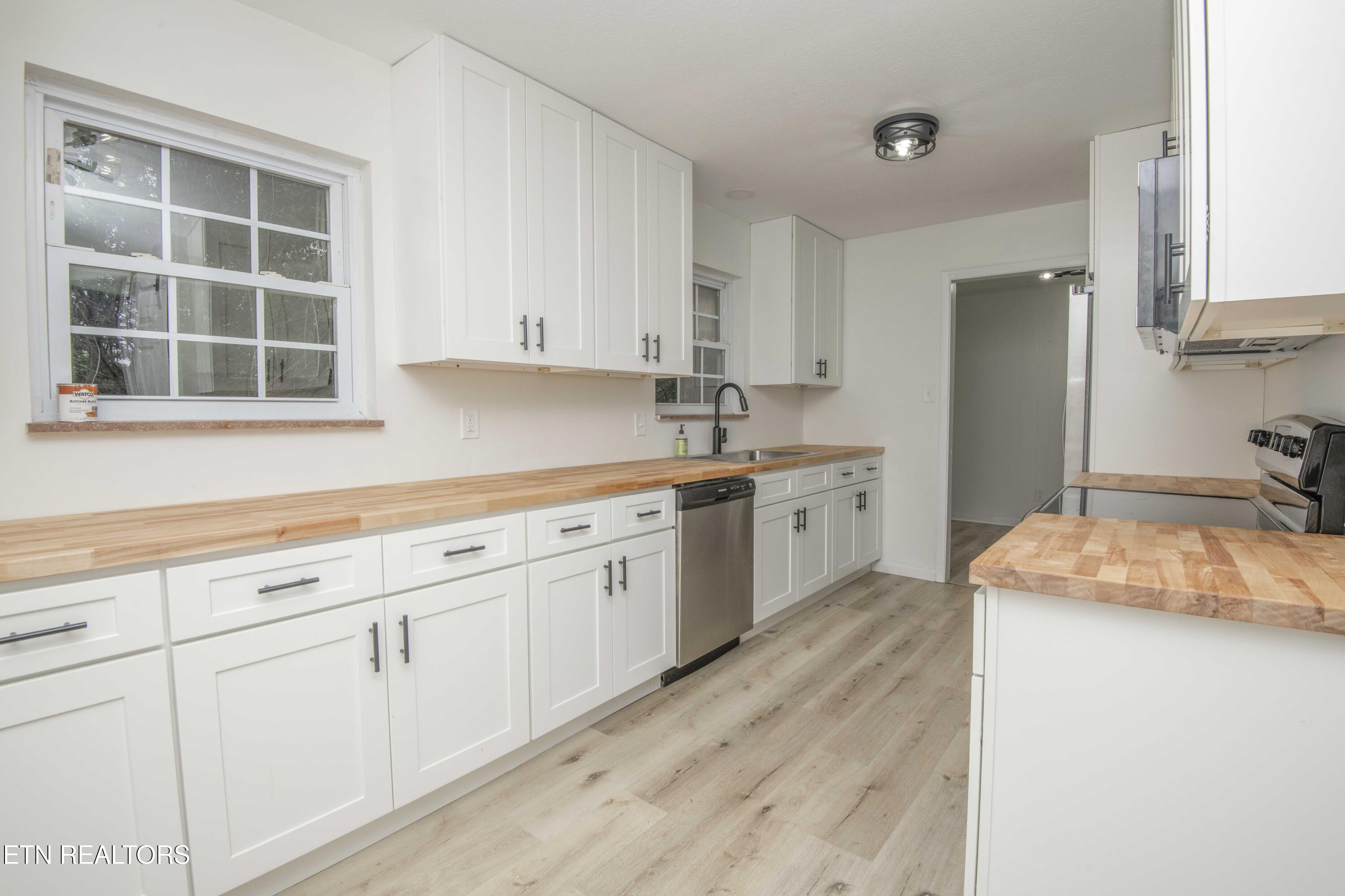 817 W Ridgecrest Drive Property Photo 10