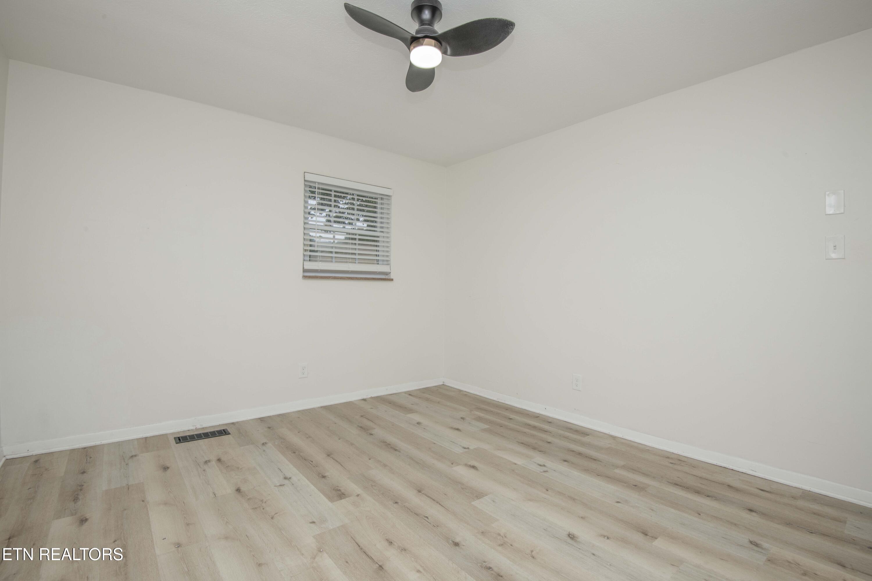 817 W Ridgecrest Drive Property Photo 17