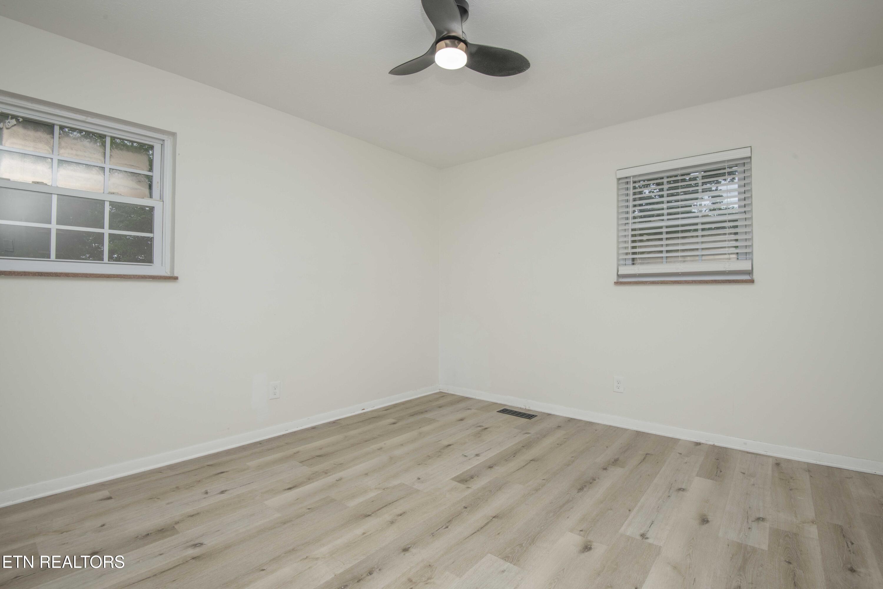 817 W Ridgecrest Drive Property Photo 20