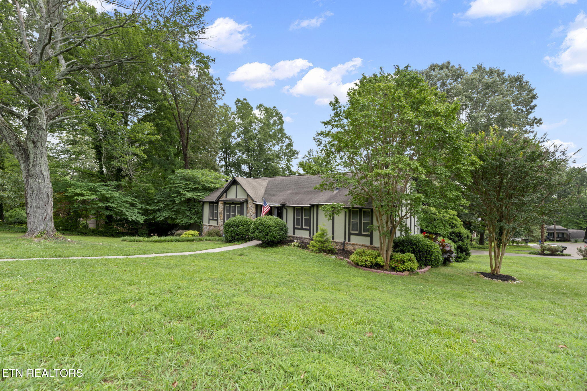1536 Blackwood Drive Property Photo 3