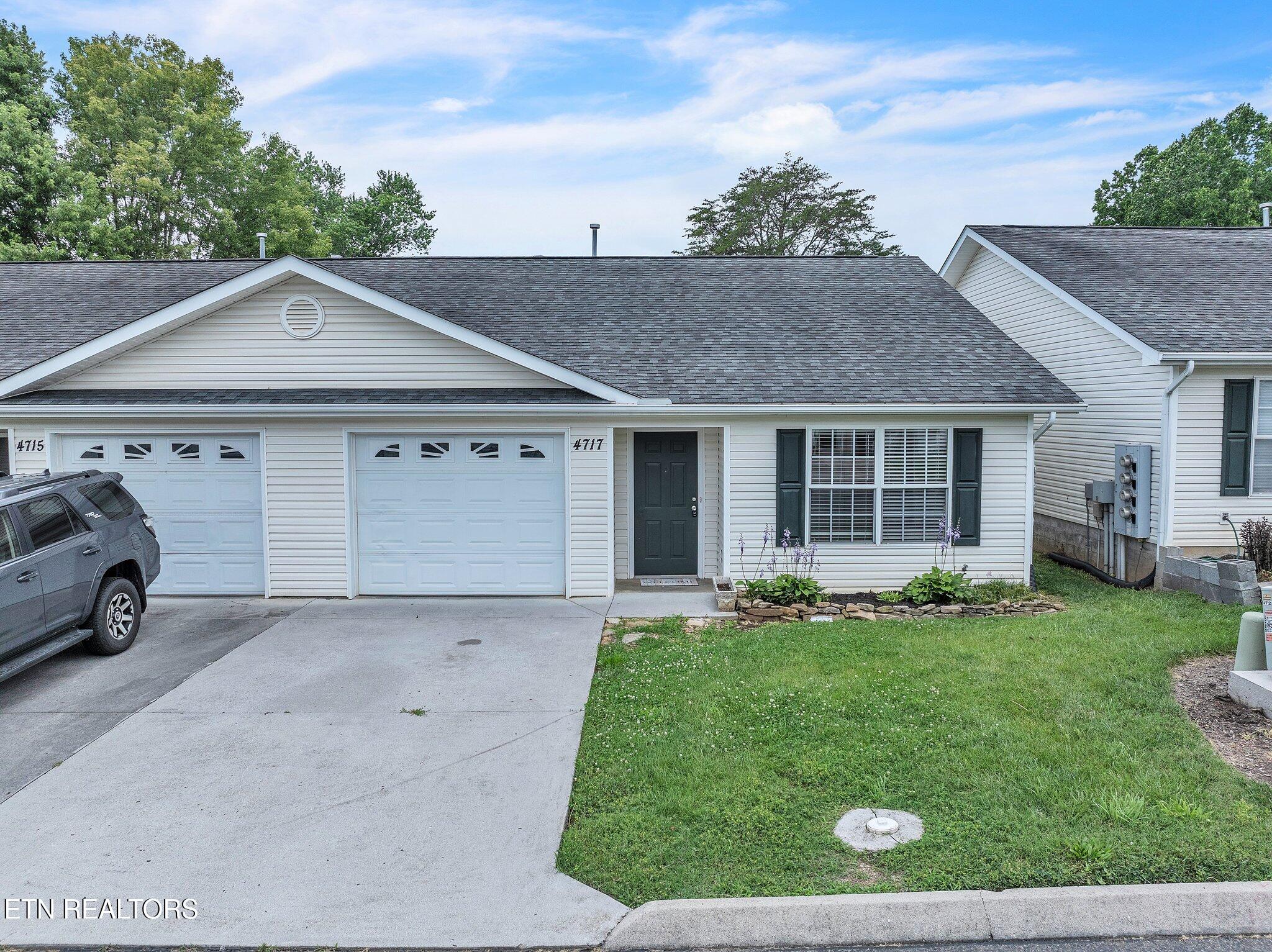 4717 Royal Prince Way Property Photo 1