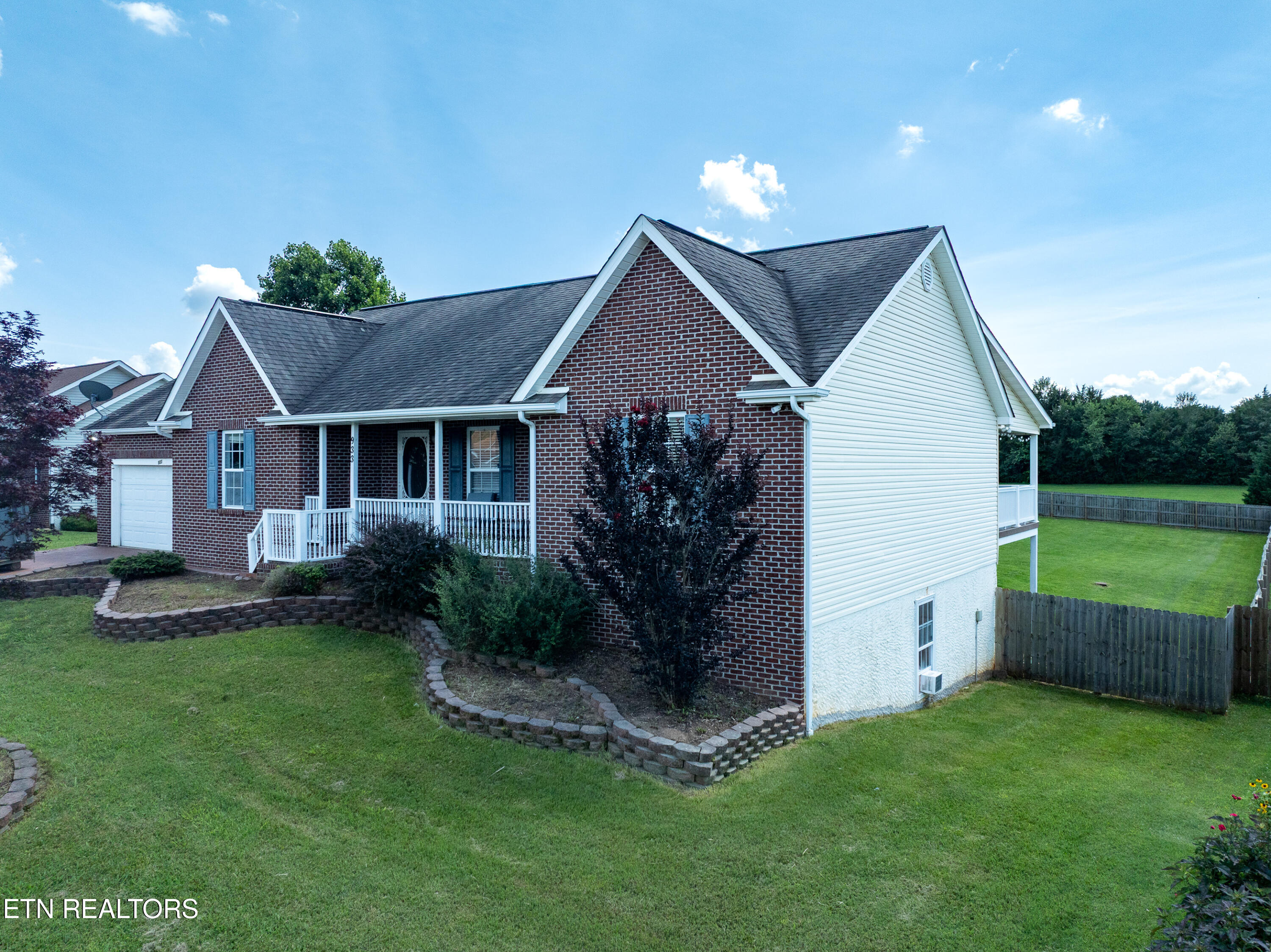 933 Mossy Grove Lane Property Photo