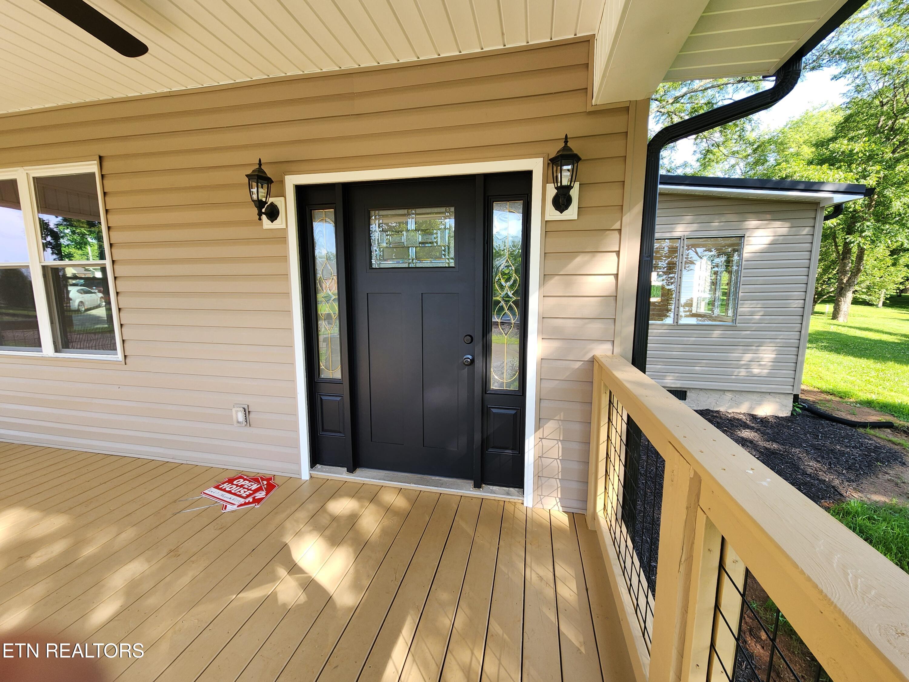 1 Magnolia St Property Photo 2