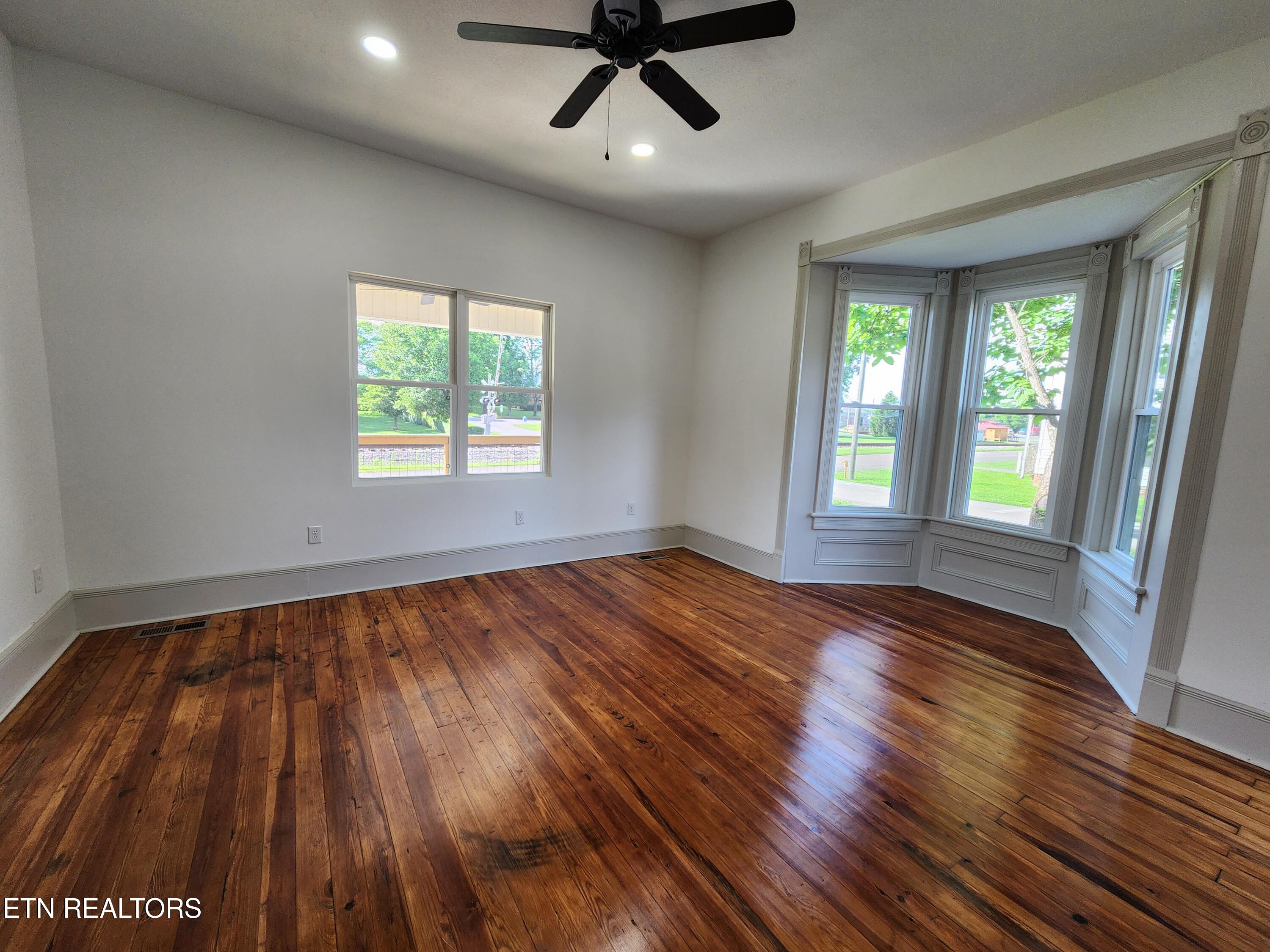1 Magnolia St Property Photo 7