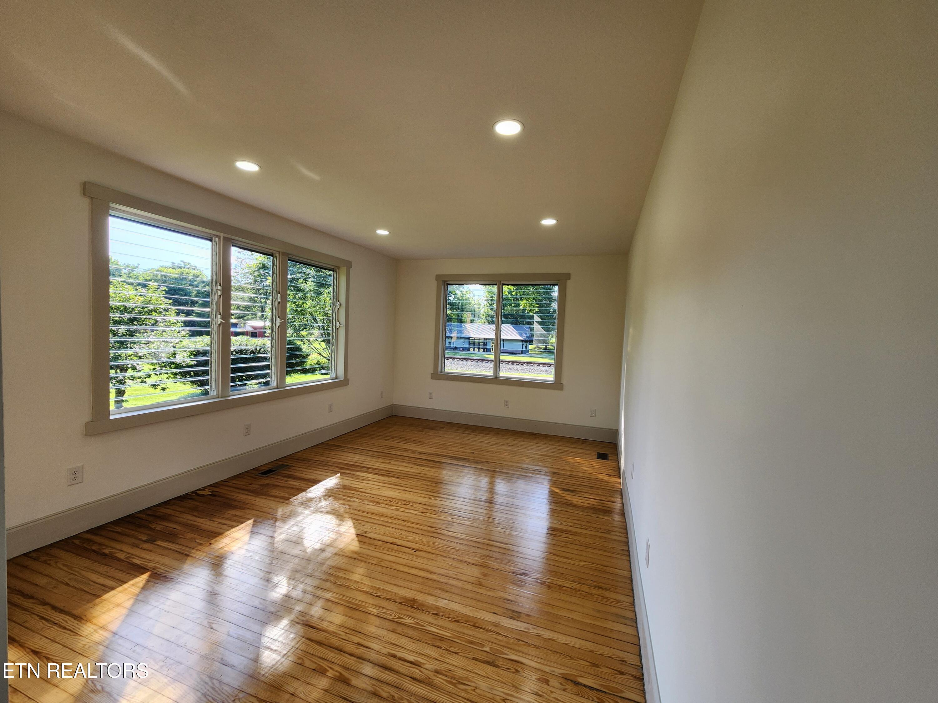 1 Magnolia St Property Photo 11