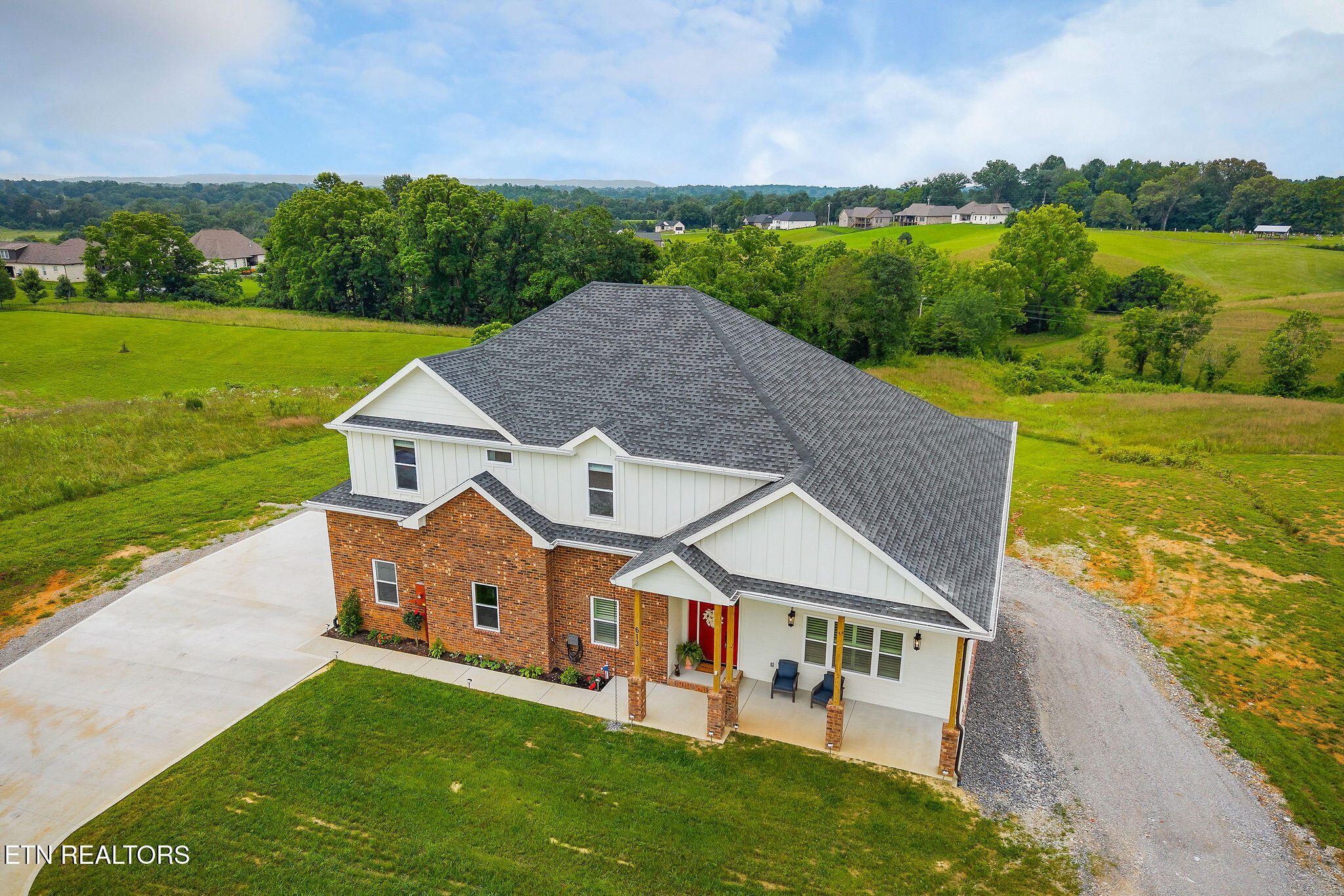 613 Blue Water Drive Property Photo 1
