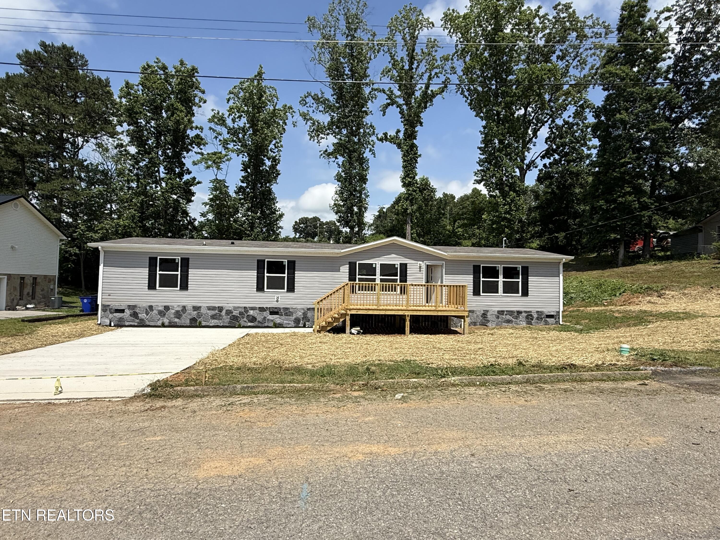 1684 Shields Drive Property Photo 2