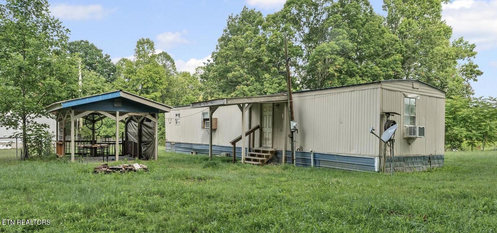 341 Claysville Rd Property Photo 1