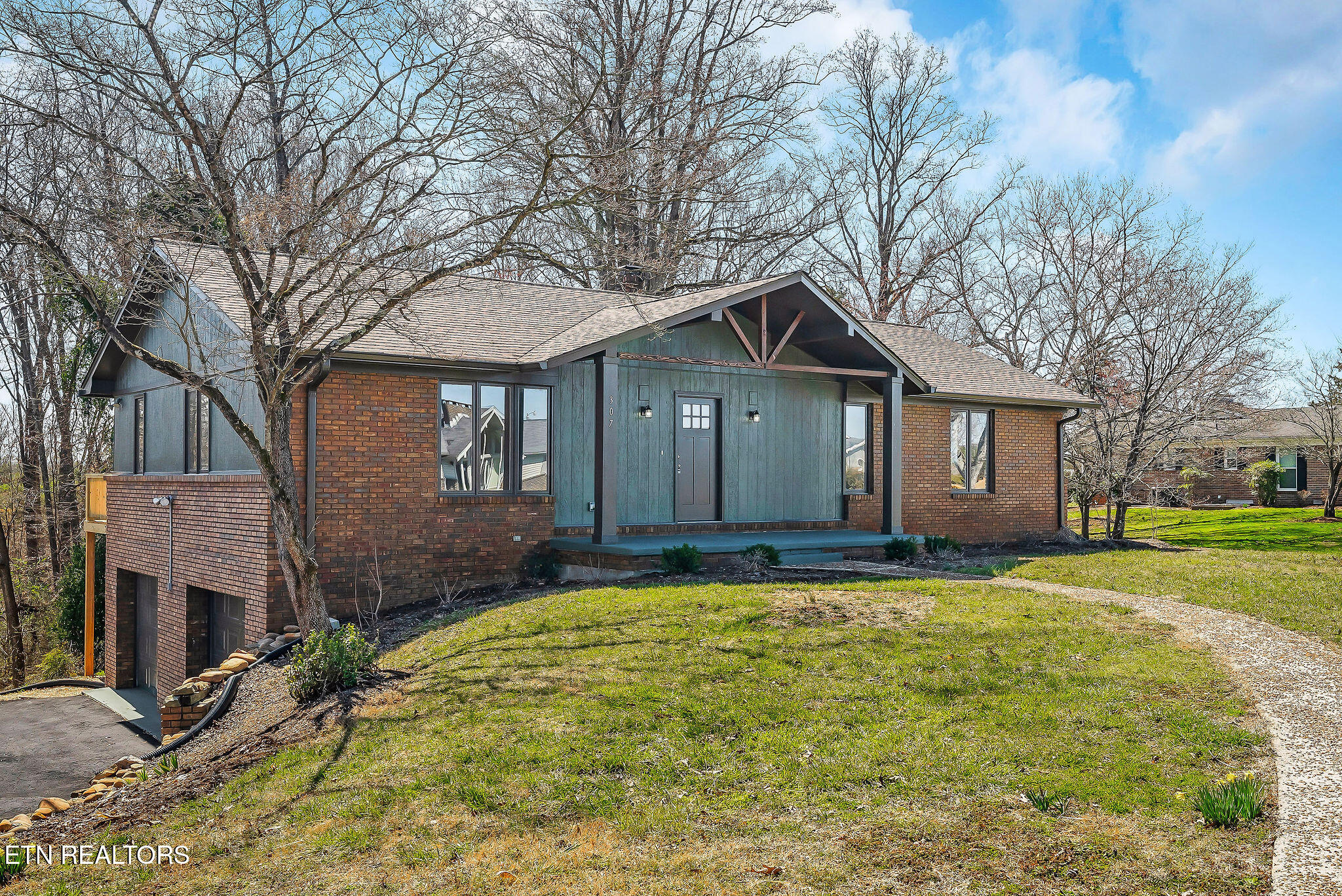 307 Gillen Drive Property Photo 1