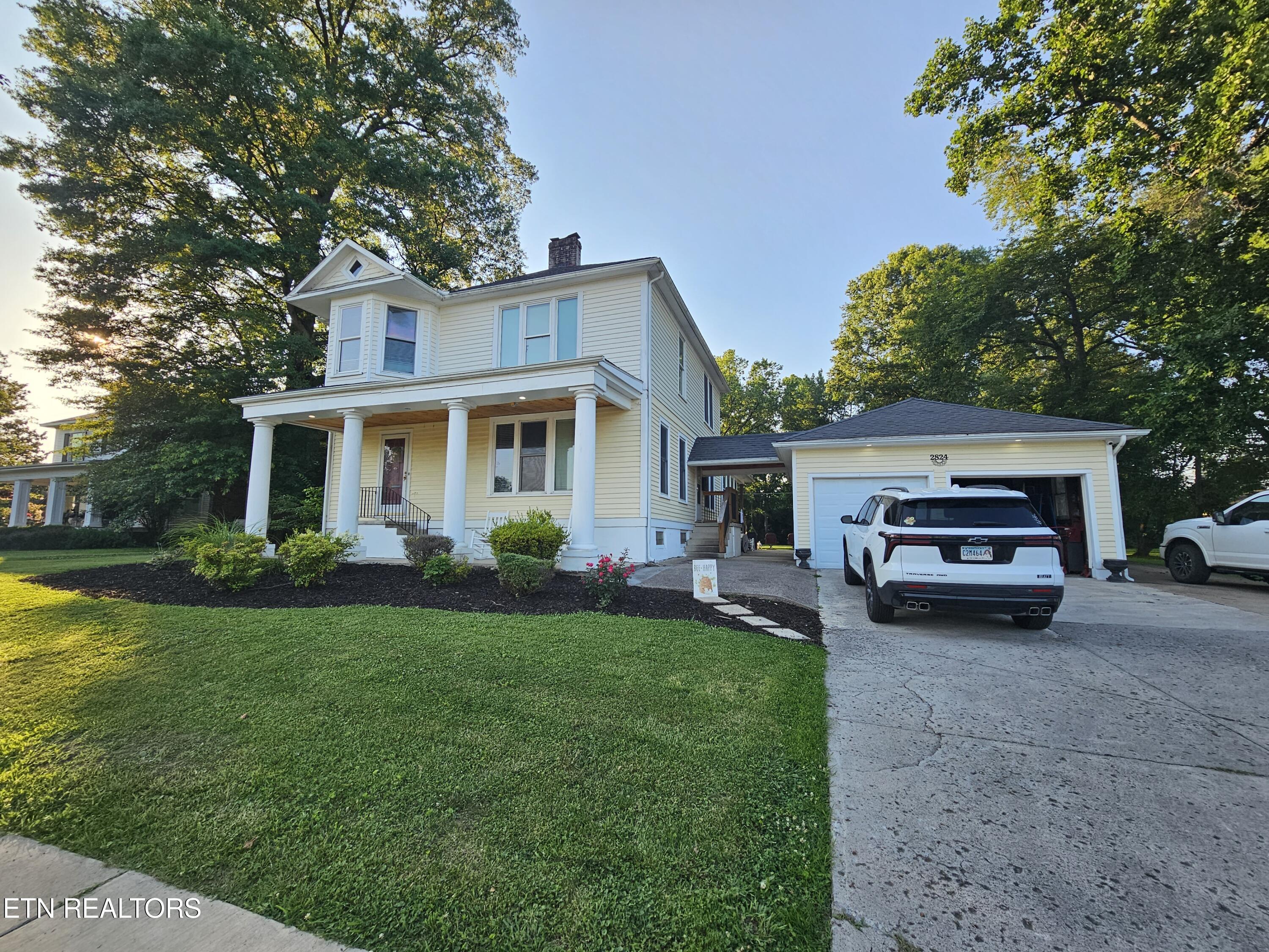 2824 W Cumberland Ave Property Photo 1