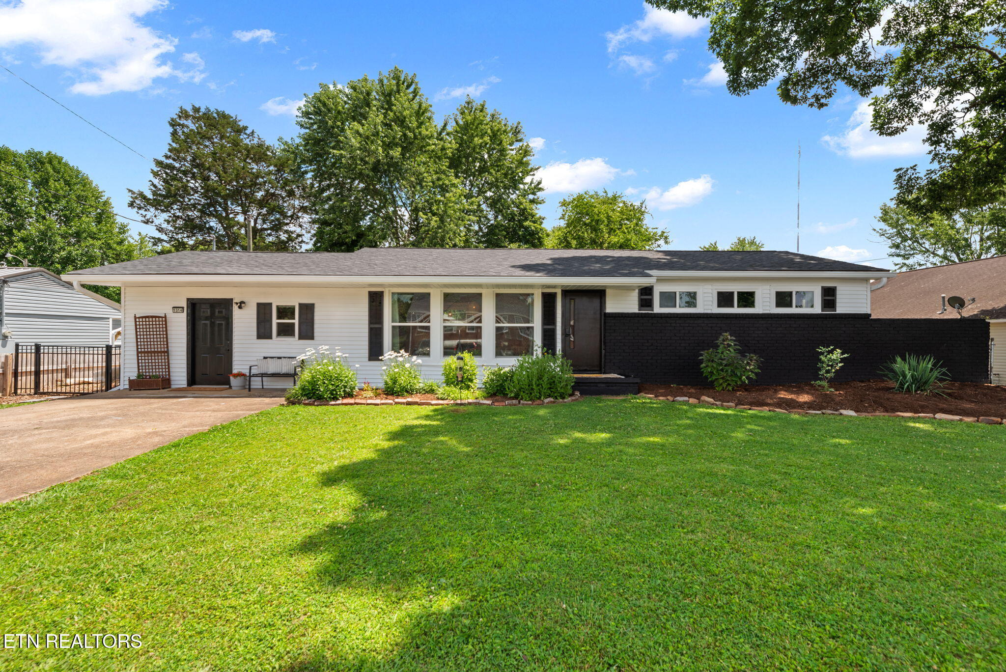 1314 E Walnut Grove Drive Property Photo 1