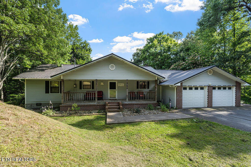 764 W Highland Drive Property Photo 1