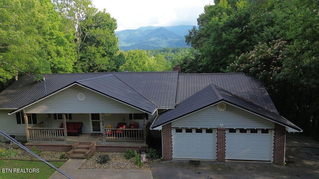 764 W Highland Drive Property Photo 4