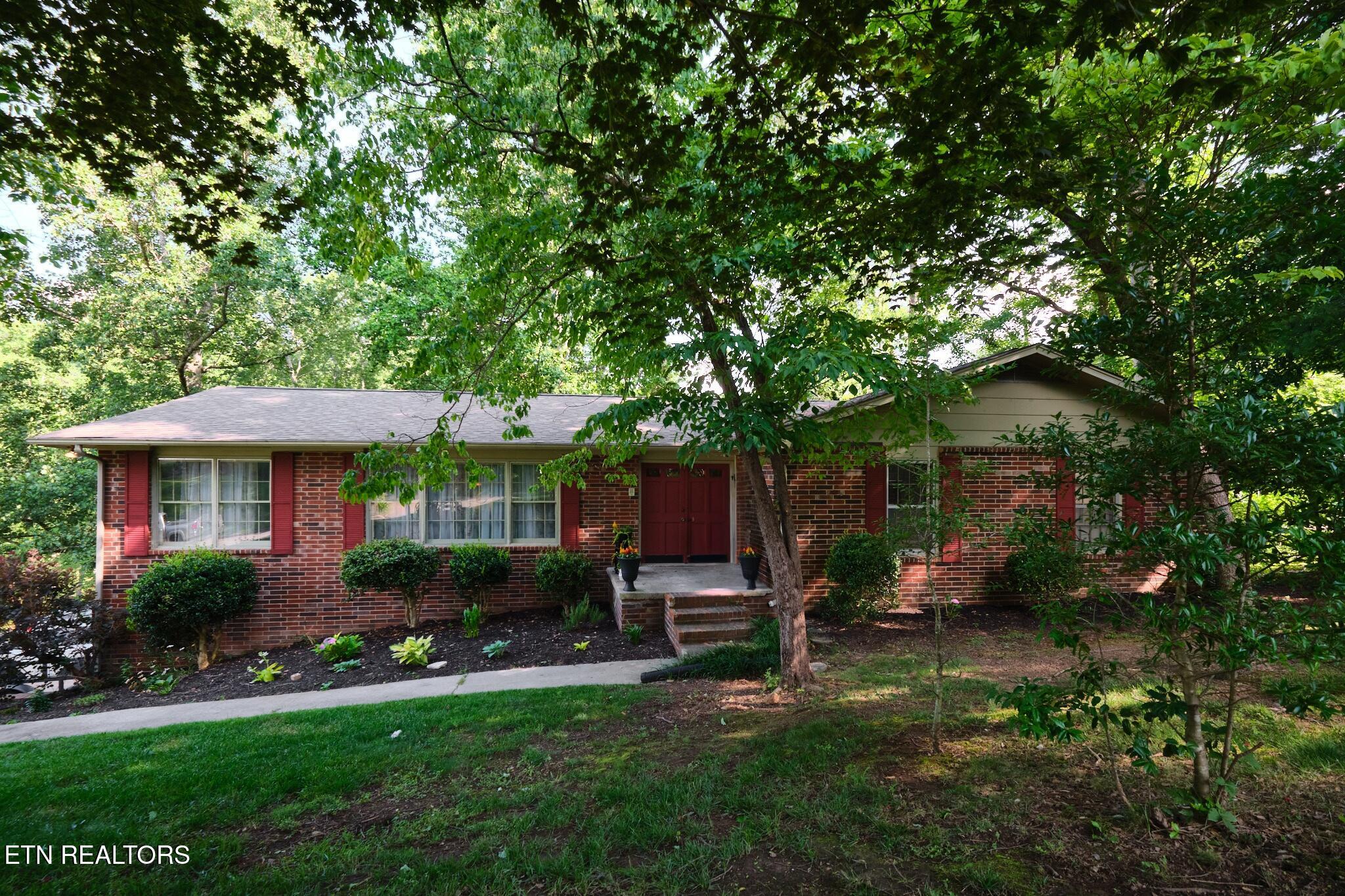 101 Greenbriar Lane Property Photo 1