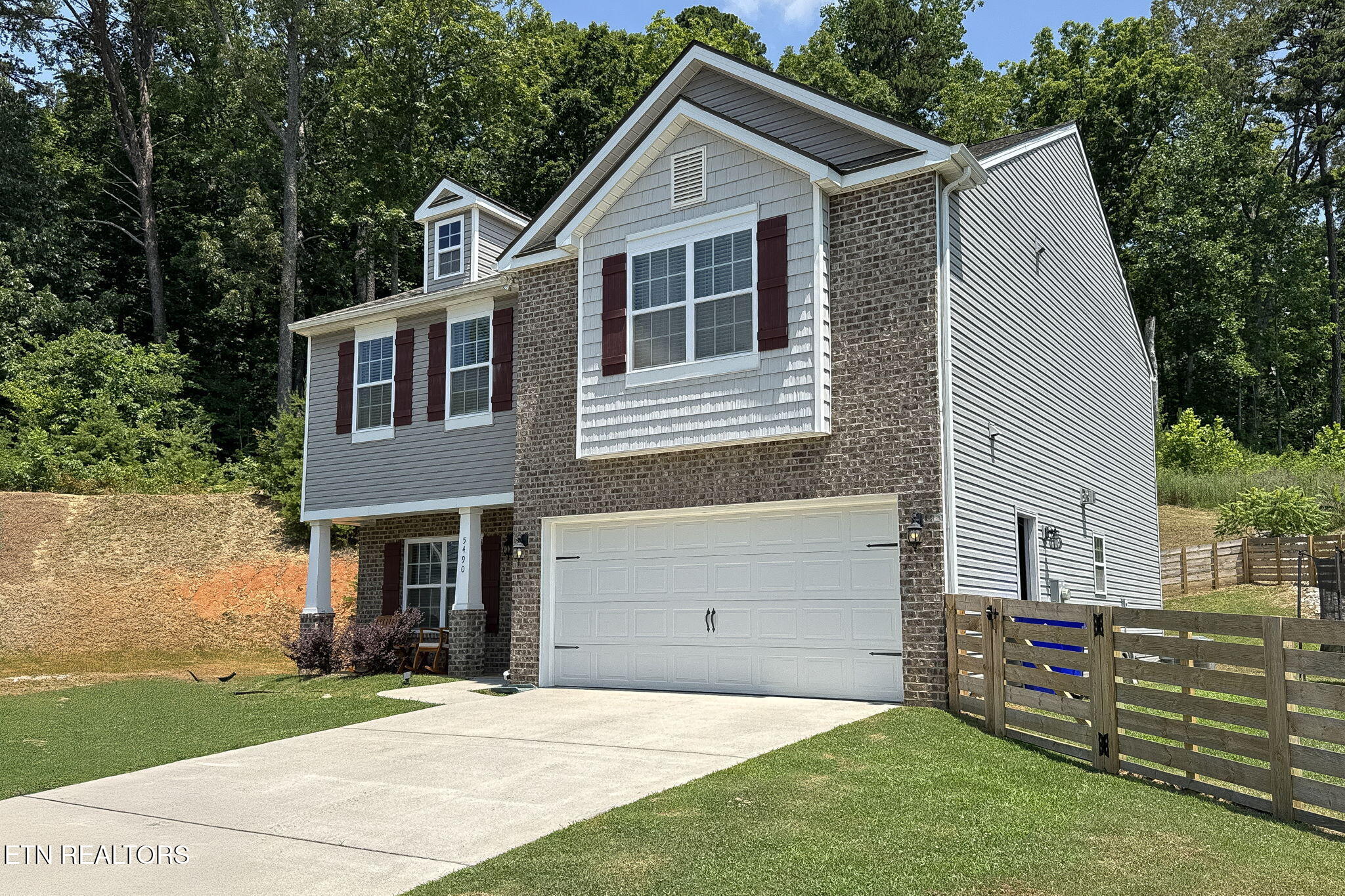 5490 Calvert Lane Property Photo 3
